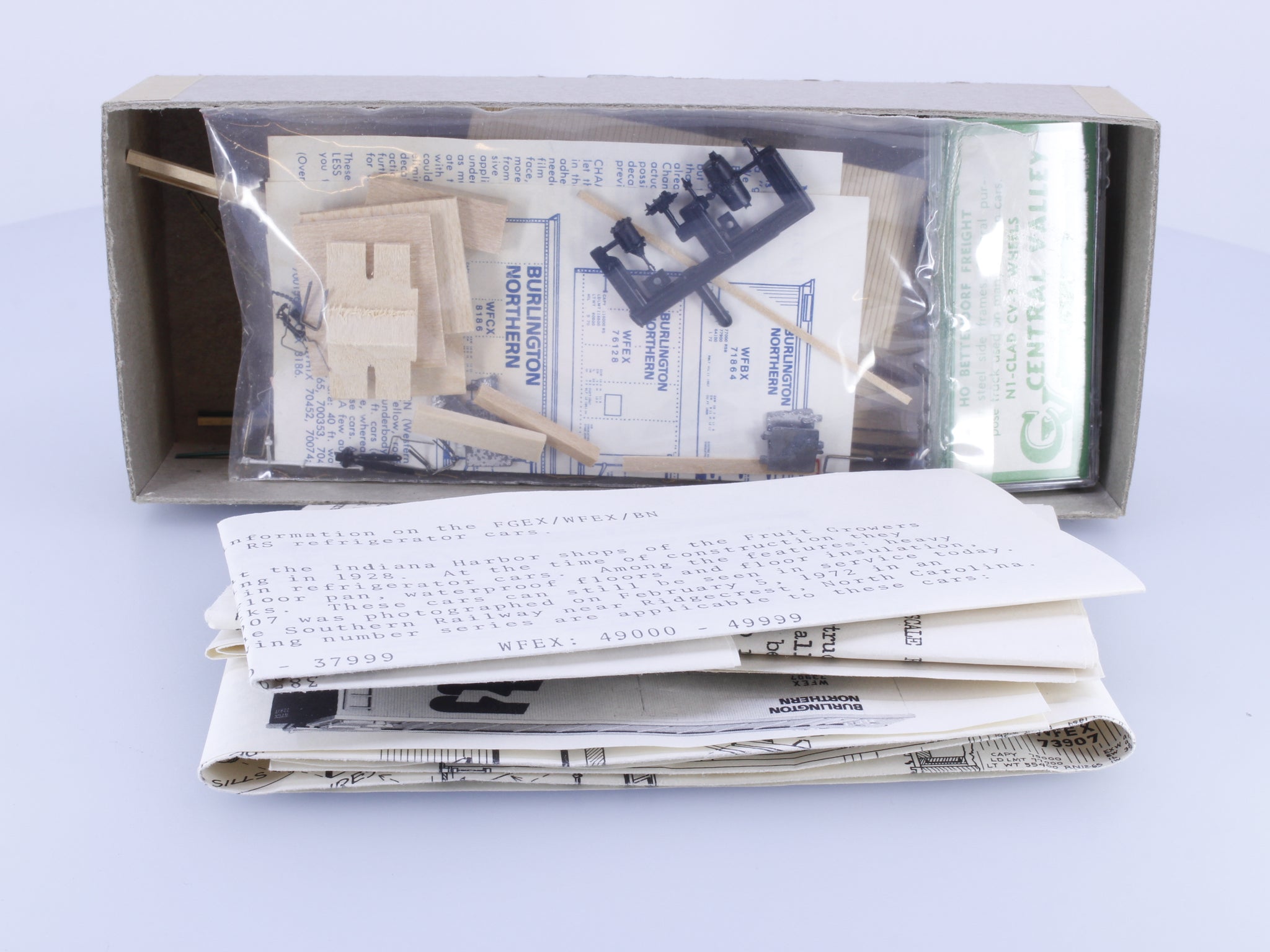 Suncoast Models 40FRC HO 40' Reefer Car Kit Burlington Northern Fruit Express (BNFE)