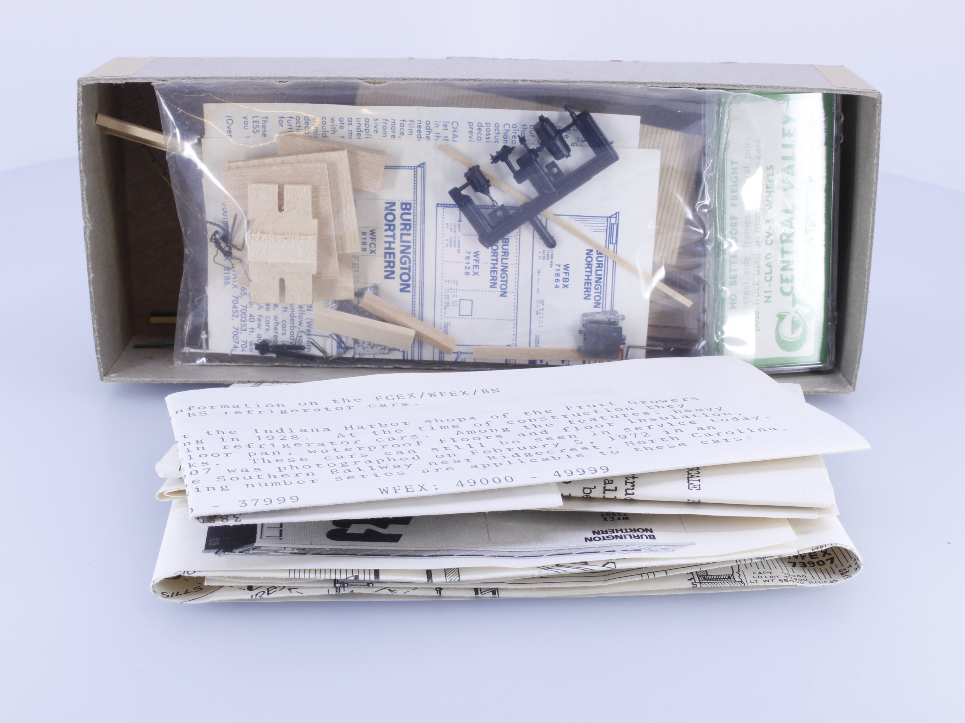 Suncoast Models 40FRC HO 40' Reefer Car Kit Burlington Northern Fruit Express (BNFE)