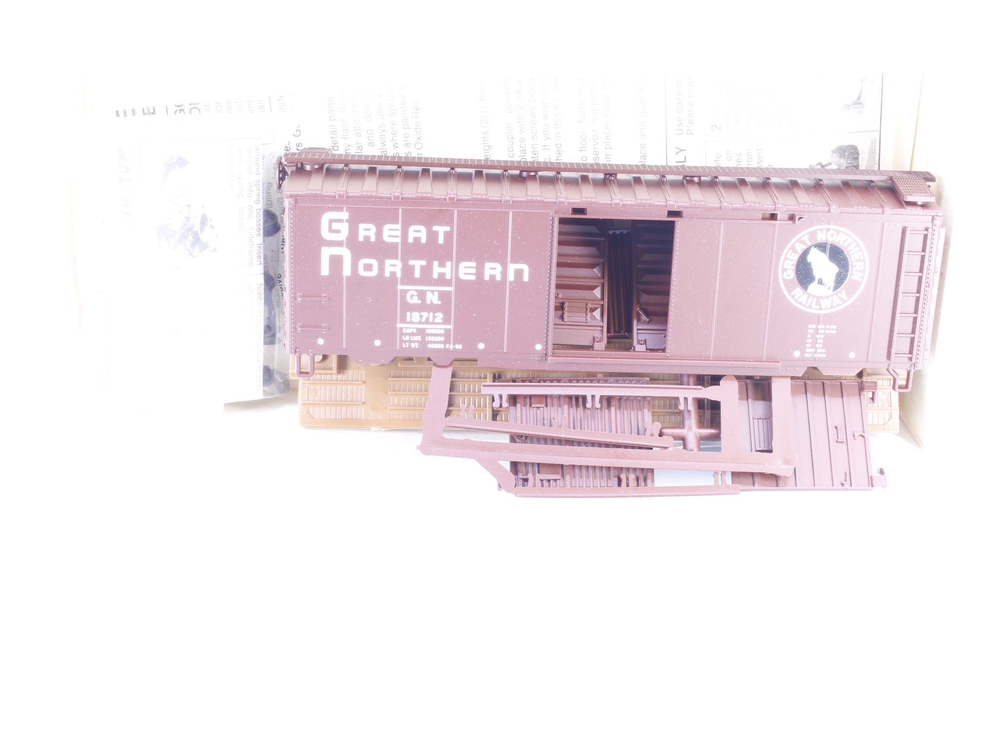 Walthers 932-3718 HO 40' PS-1 Boxcar Kit Great Northern (GN) 18712