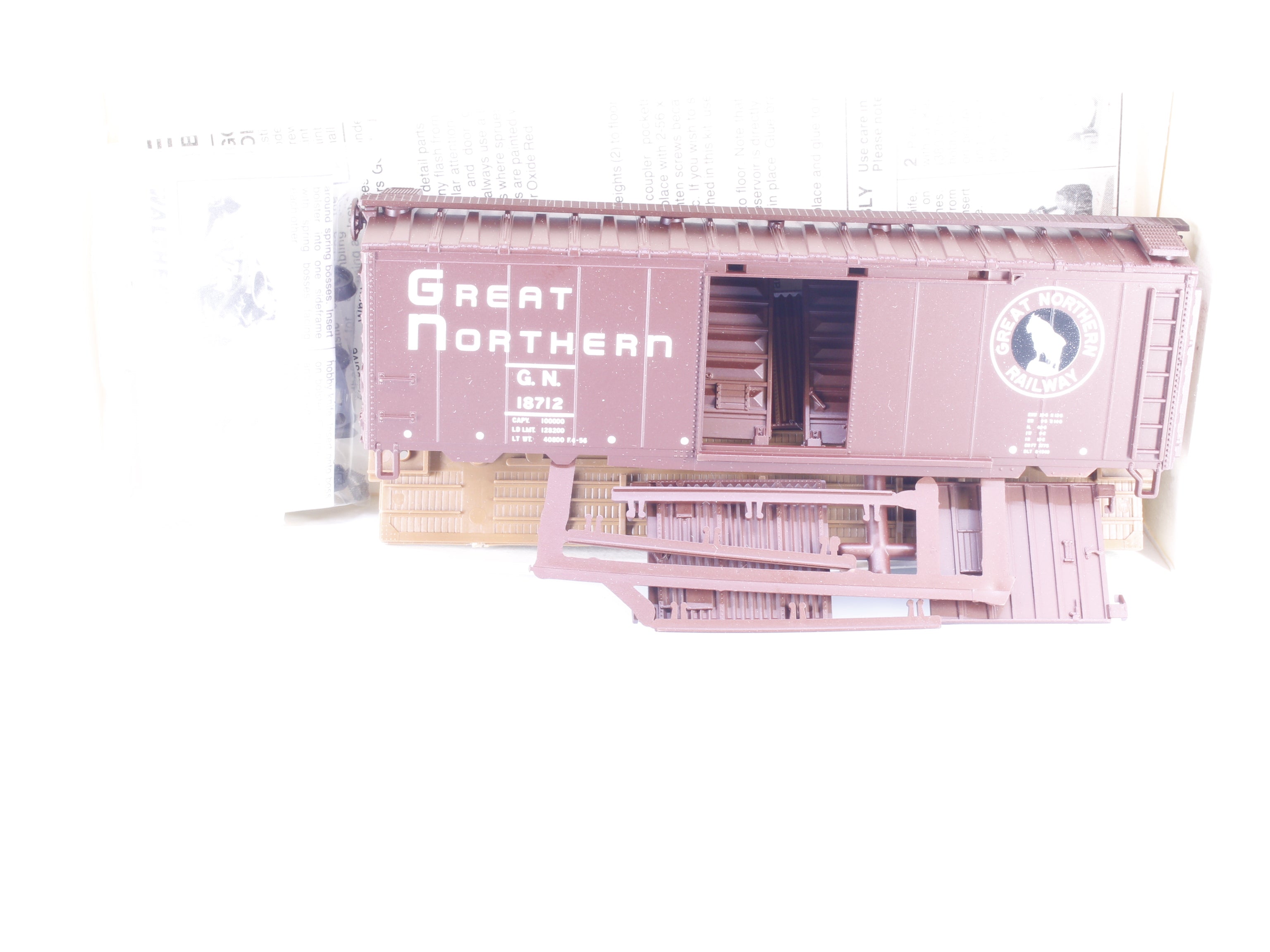 Walthers 932-3718 HO 40' PS-1 Boxcar Kit Great Northern (GN) 18712