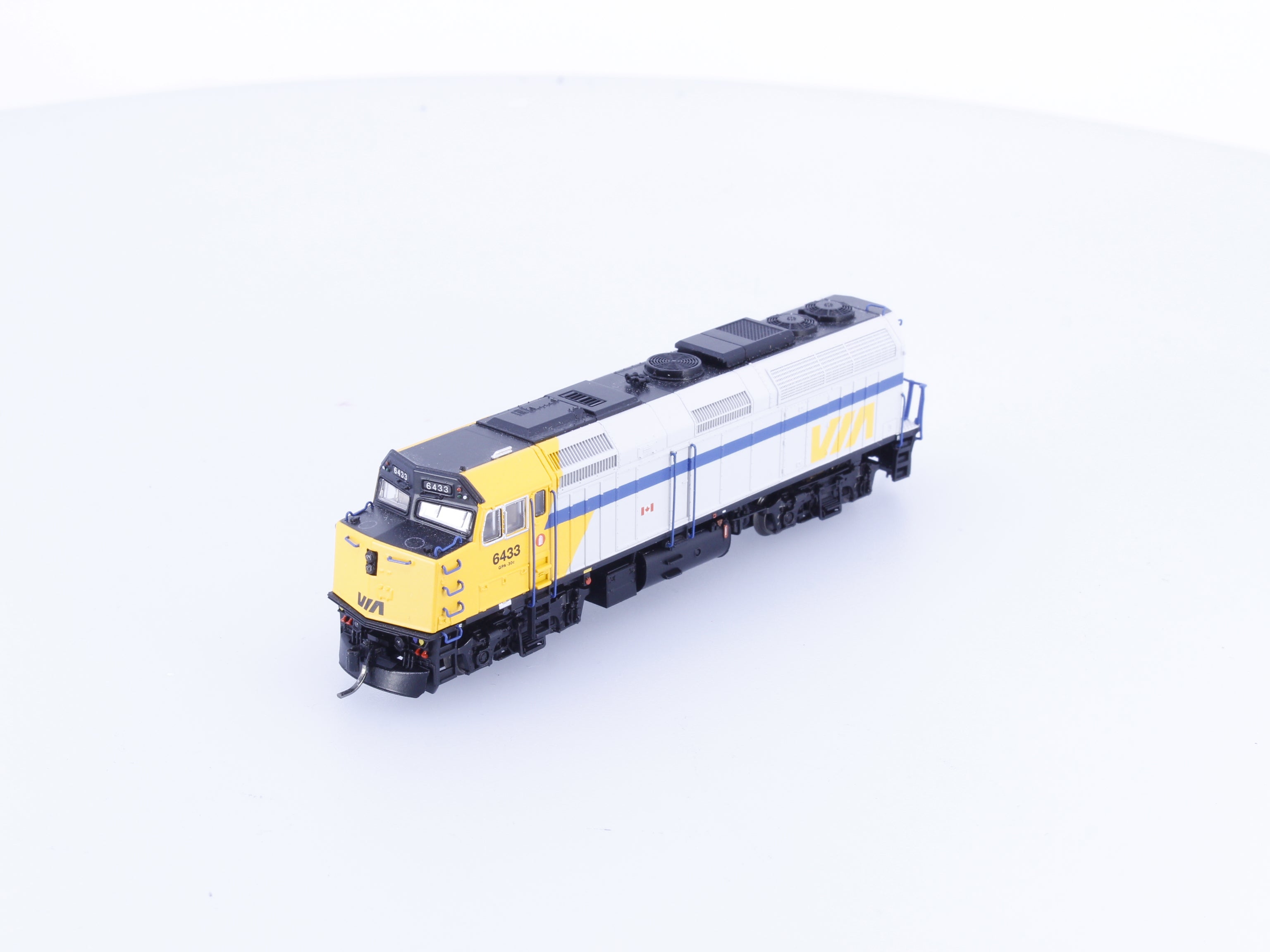 Rapido 580503 N F40PH-2D Diesel Locomotive Original Scheme Via Rail (VIA) 6433 DCC & Sound (#2)