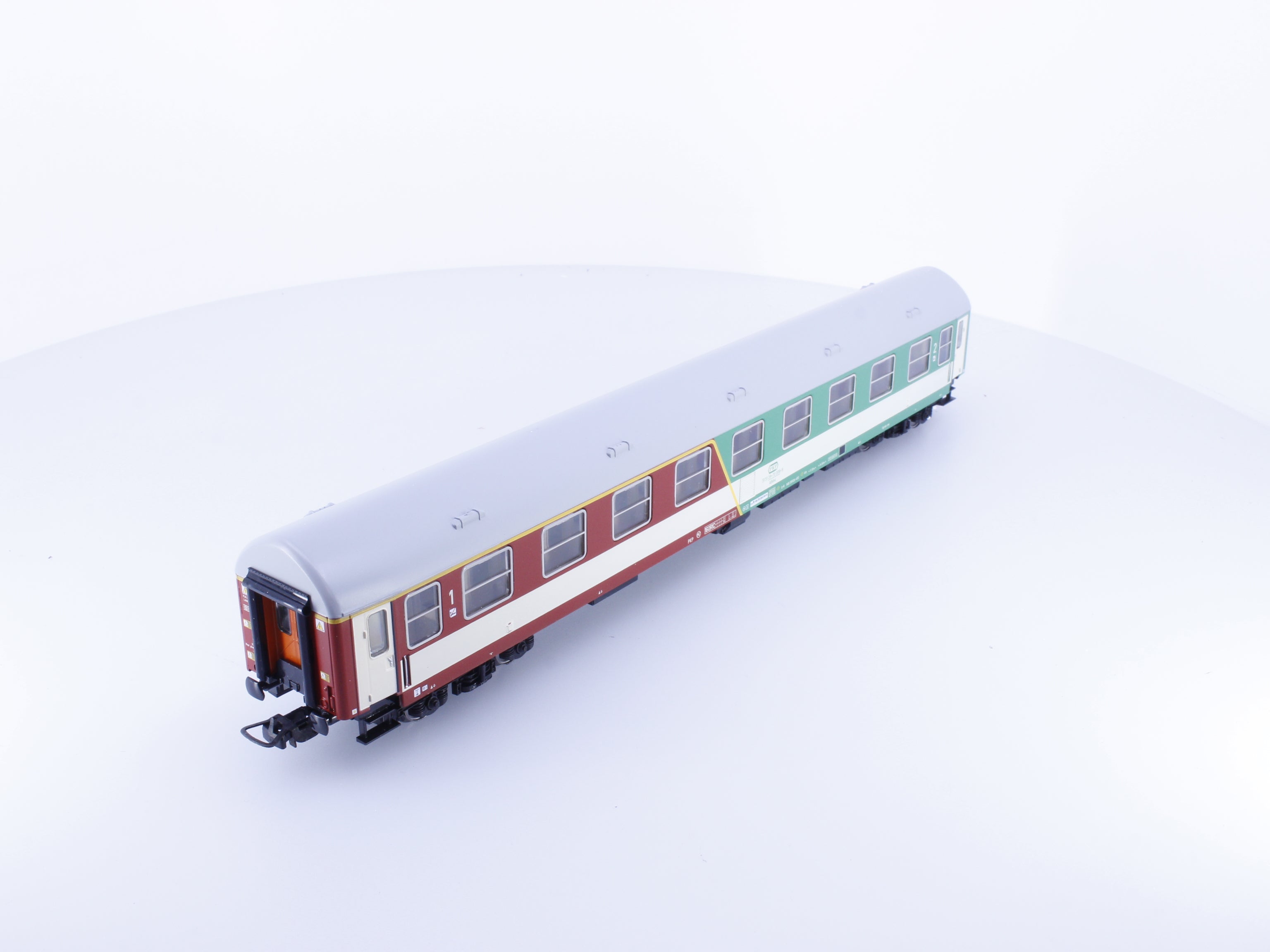 Tillig 74730 HO PKP 1st/2nd Class Passenger Coach 515139