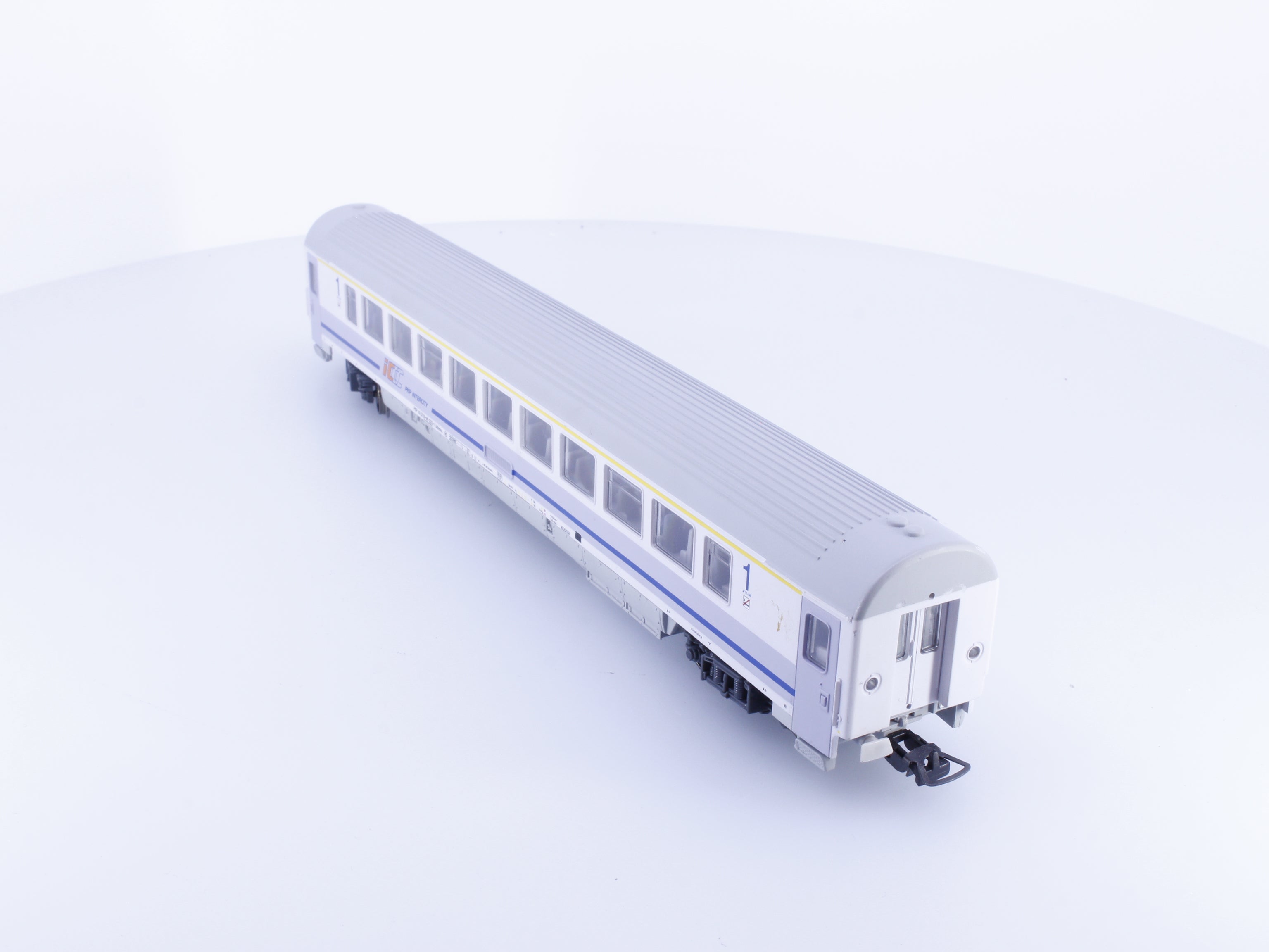 Piko 96039-2 HO PKP 1st Class Passenger Car 615119