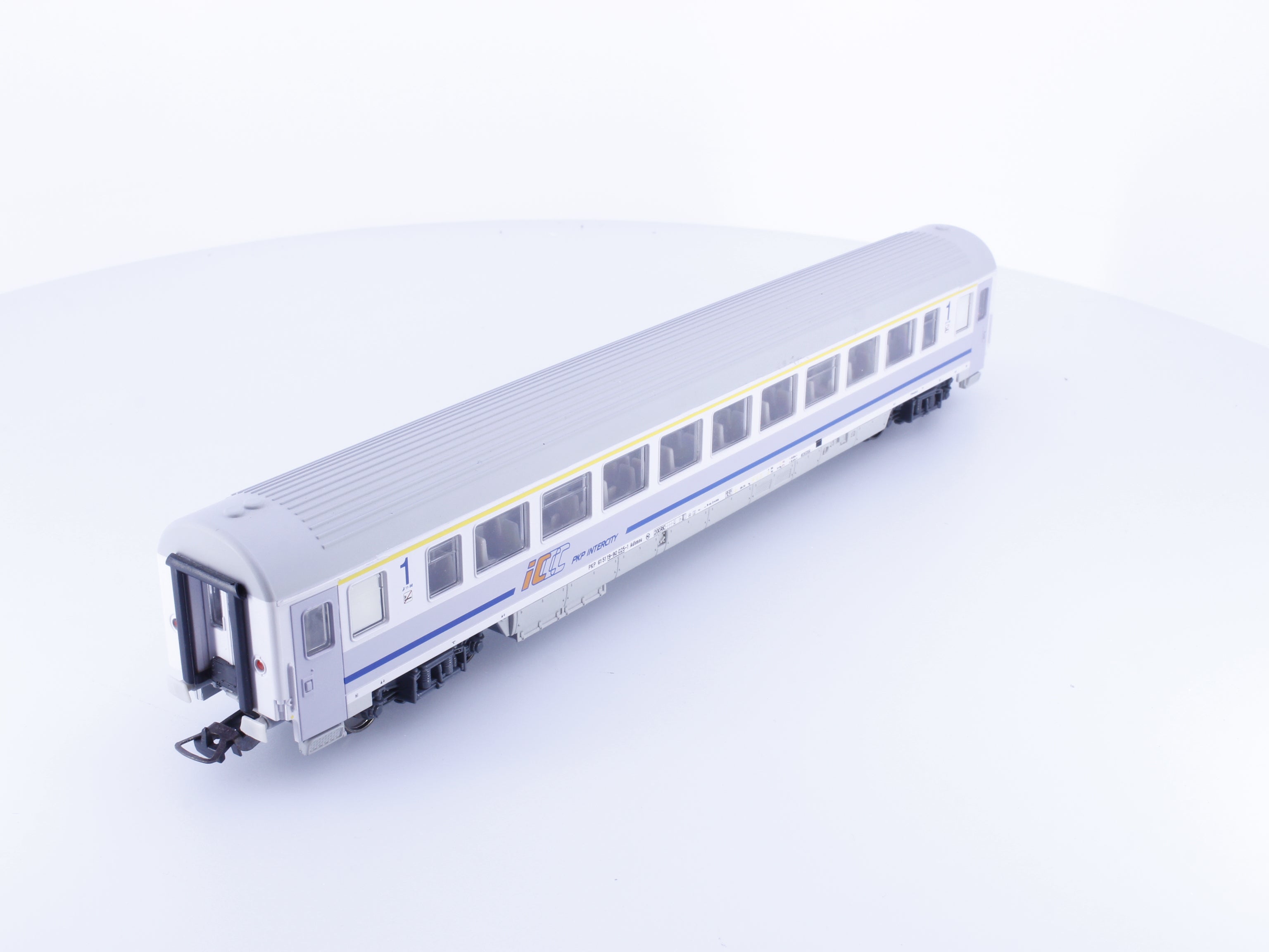Piko 96039-2 HO PKP 1st Class Passenger Car 615119 (#1)