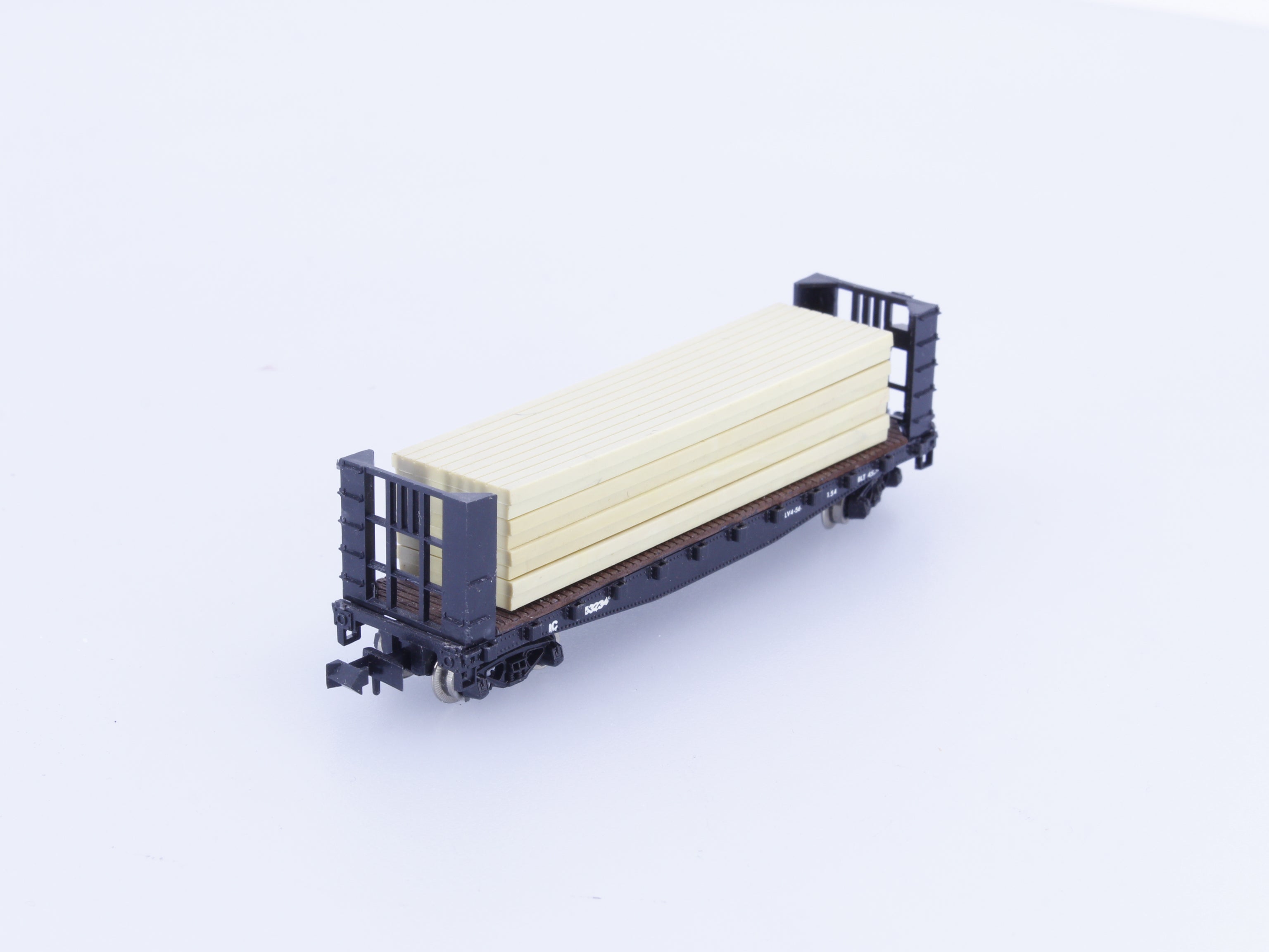 Atlas 2374 N Bulkhead Flatcar with Lumber Load Illinois Central (IC) 63234