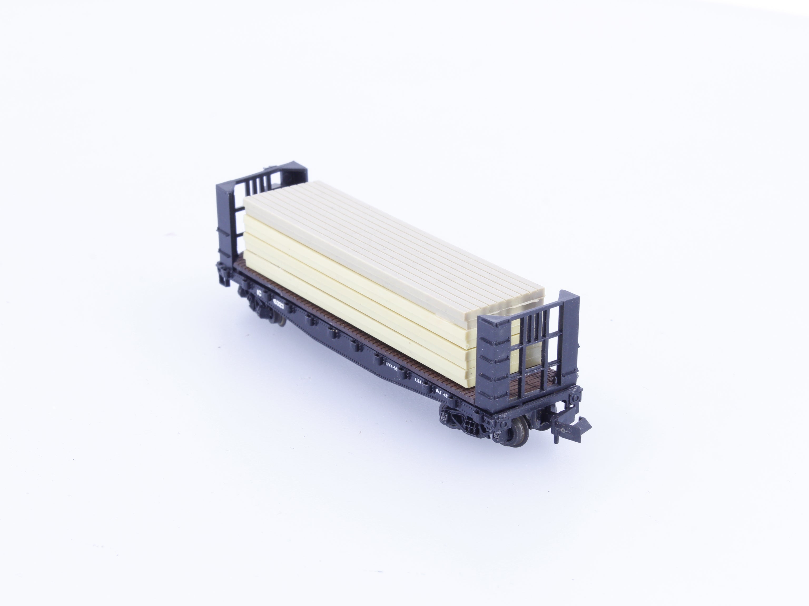 Atlas 2282 N Bulkhead Flatcar with Lumber Load Illinois Central (IC) 63234