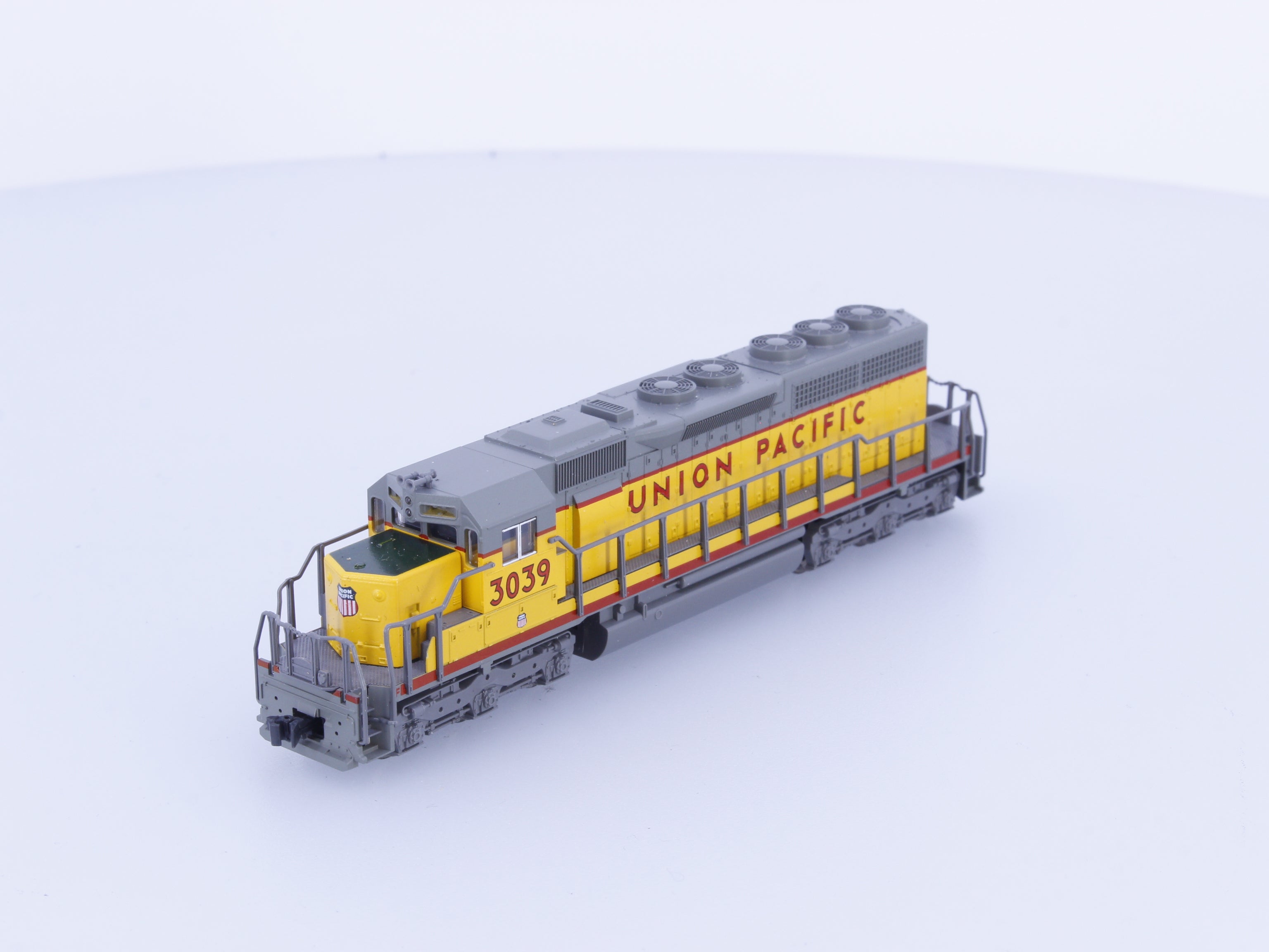Kato 176-2103 N SD40 Diesel Locomotive Union Pacific (UP) 3039 Analog DC