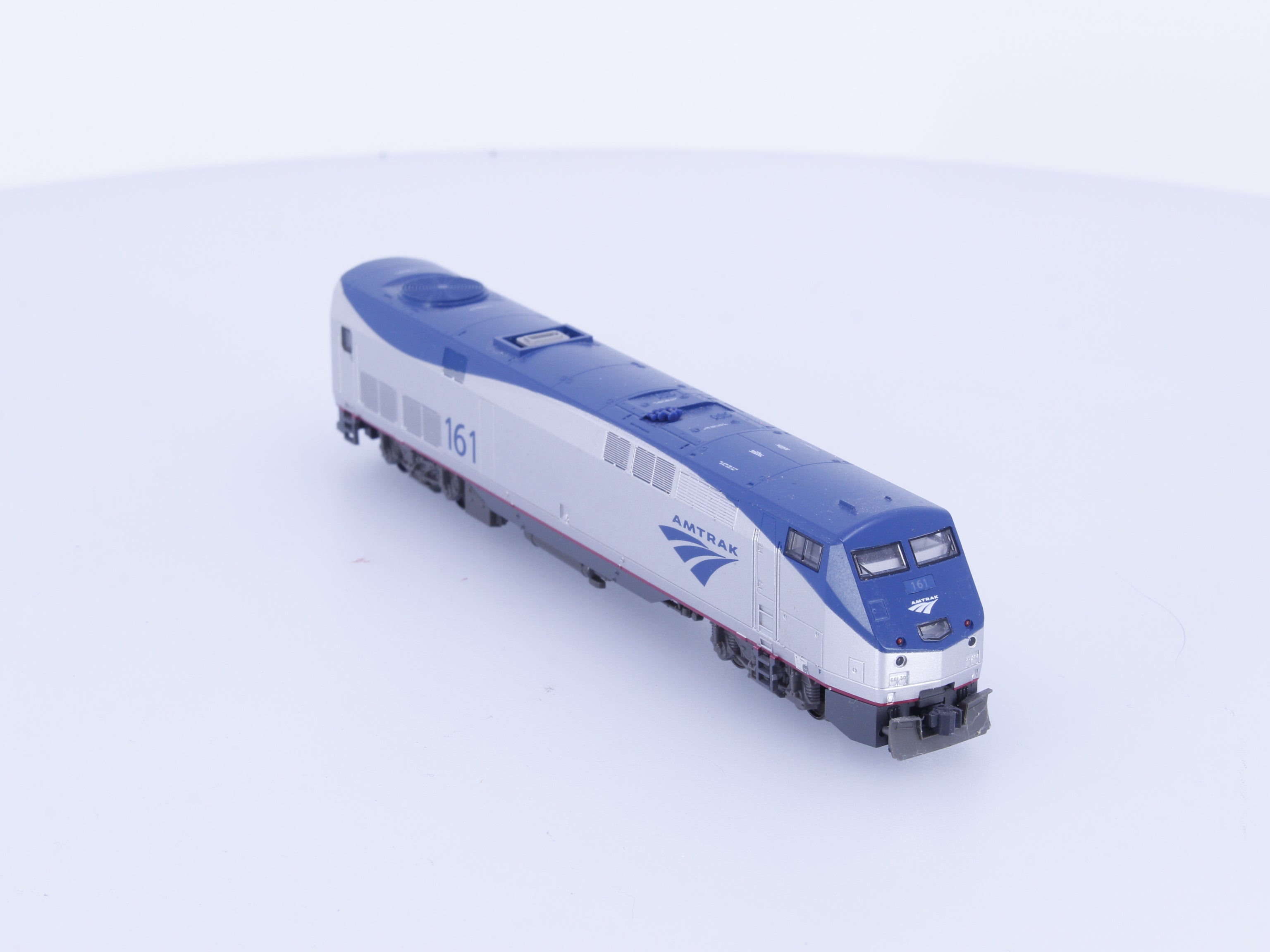 Kato 161 N P42 Genesis Diesel Locomotive Amtrak (AMTK) 161 Analog DC