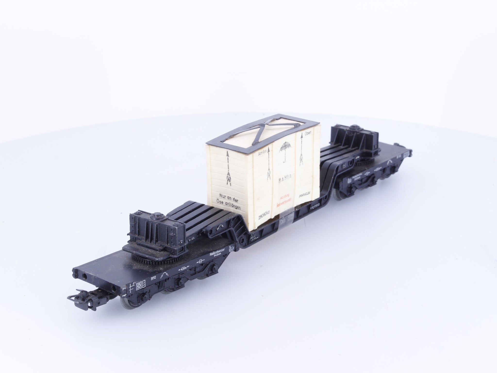 Marklin 4618 HO DB Well Wagon with Case Load