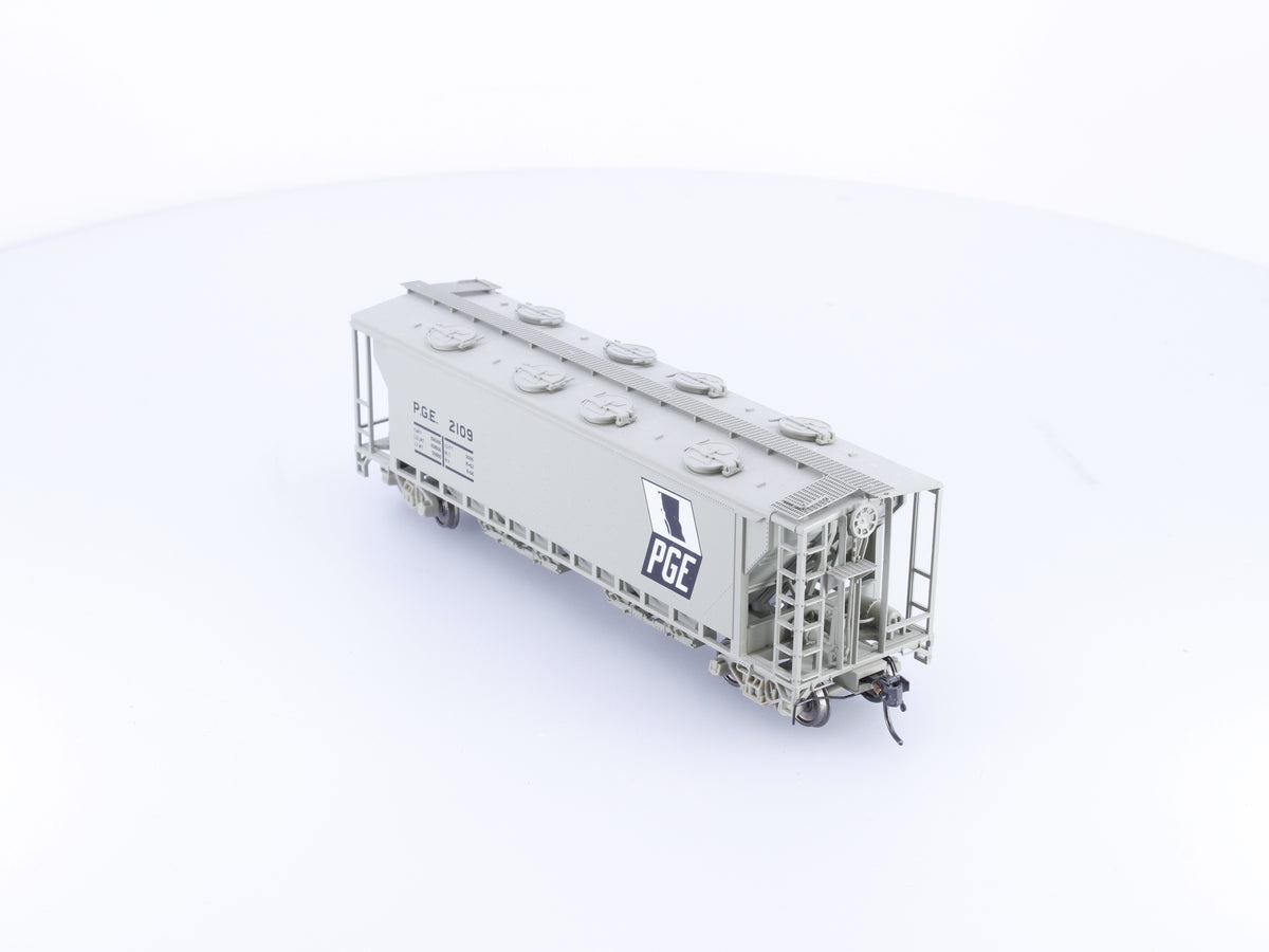 TrueLine Trains 300353 HO 4 Bay Covered Hopper BCOL Pacific Great Eastern (PGE) 2109