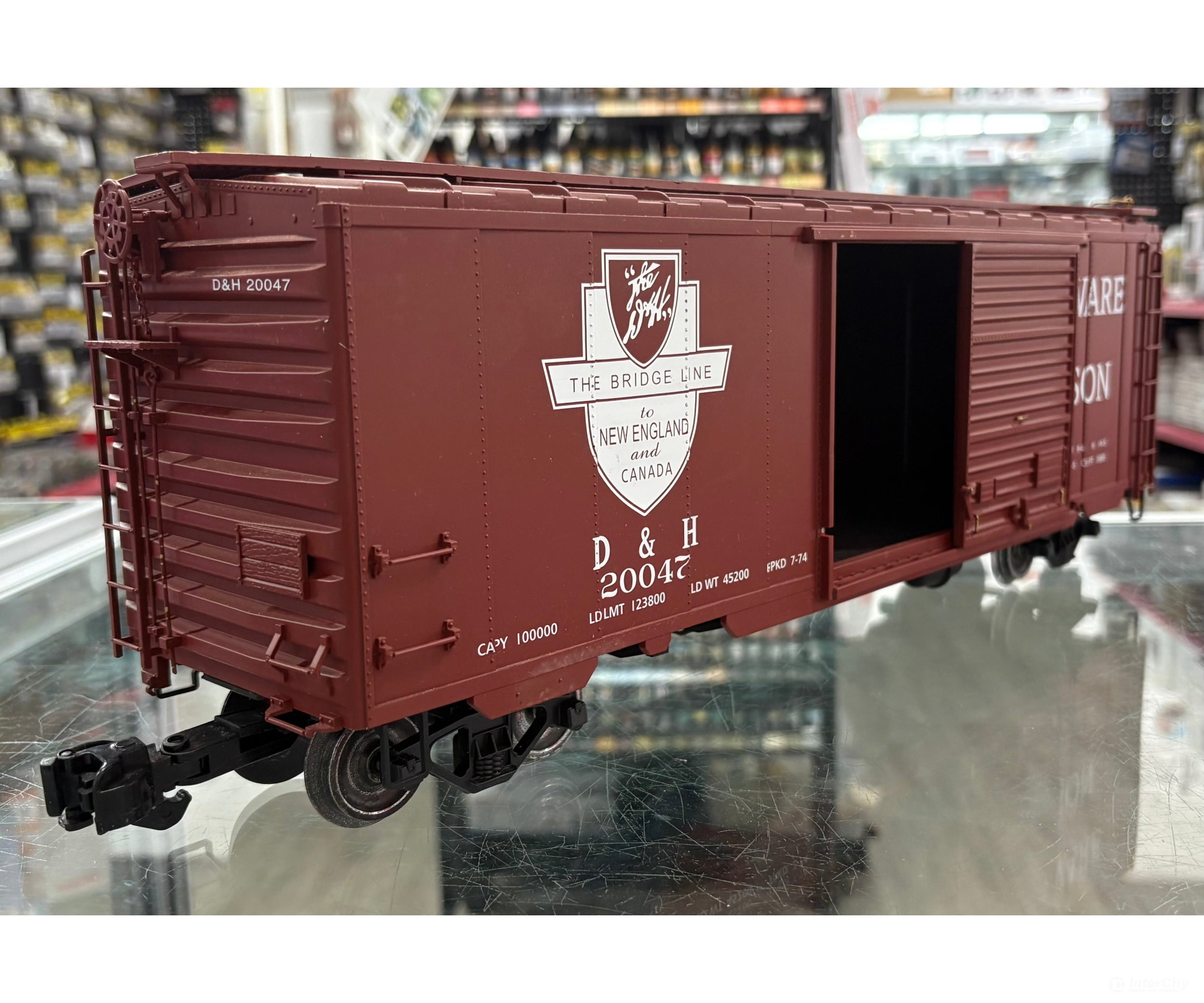 Accucraft American Mainline 20047 G Single Door Boxcar Delaware and Hudson Railway (D&H) 20047 - Freight Cars