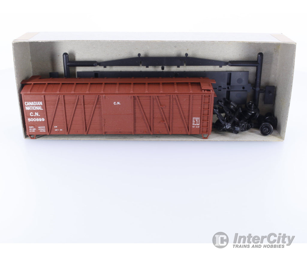 Accurail 4003 HO 40’ O.B. Box Wood Ends Canadian National (CN) 500899 (#1) Freight Cars