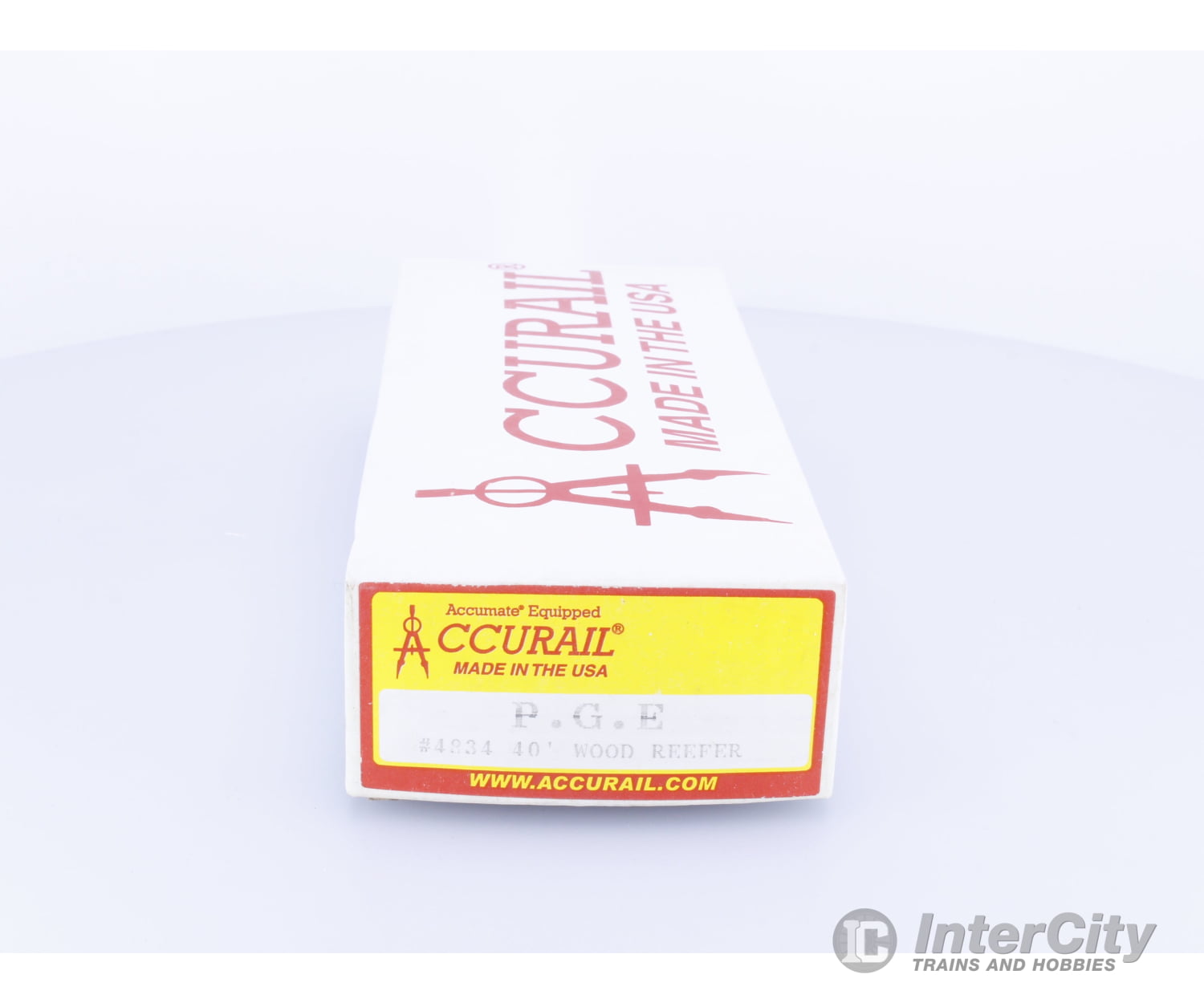 Accurail 4834 HO 40’ Wood Reefer Kit #2 Pacific Great Eastern (PGE) 823 Freight Cars