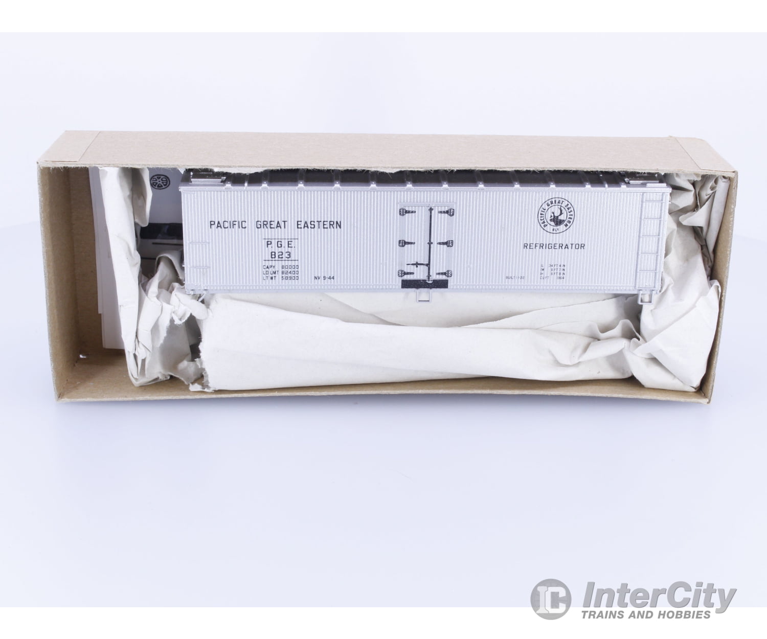 Accurail 4834 HO 40’ Wood Reefer Kit Pacific Great Eastern (PGE) 823 (#2) Freight Cars