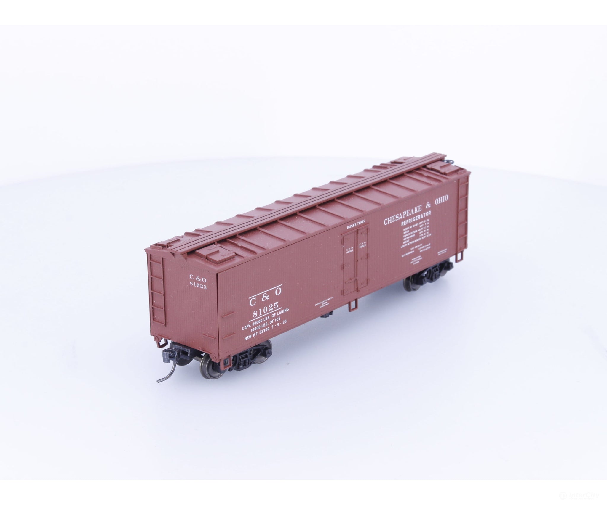 Accurail 8156CO HO 40’ Wood Refrigerator Car Chesapeake and Ohio (CO) 81025 - Freight Cars
