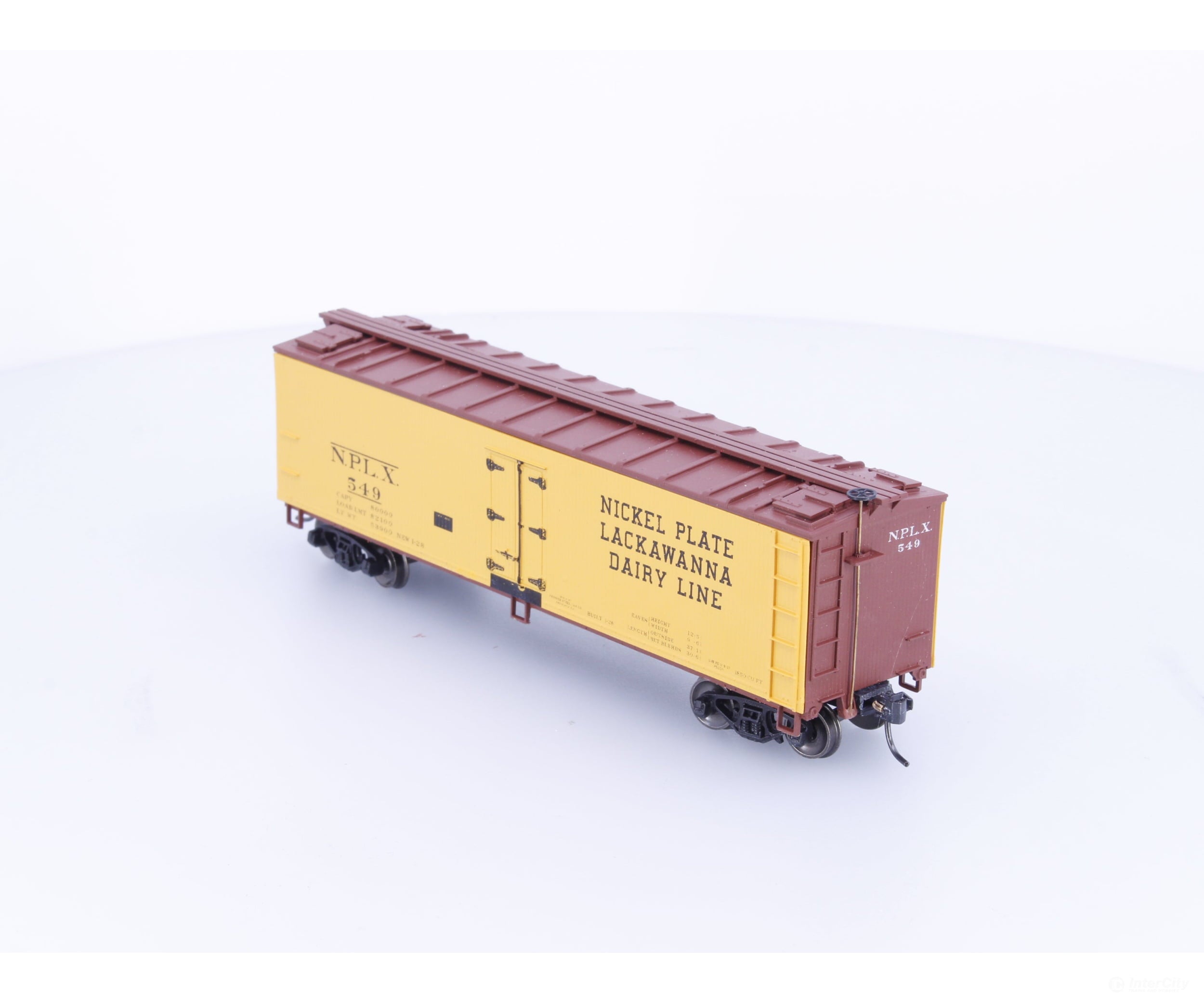 Accurail 8156NKP HO 40’ Wood Refrigerator Car Nickel Plate Road (NKP) 549 - Freight Cars