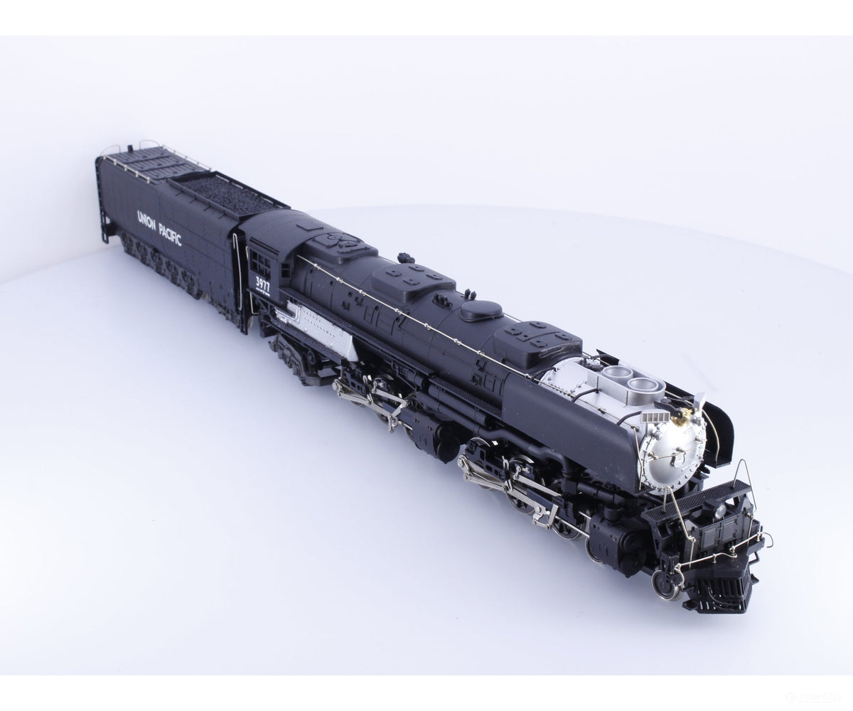 AHM Minitrains 5112-B HO 4-6-6-4 Challenger Steam Locomotive Union Pacific (UP) 3977 Analog DC - Locomotives