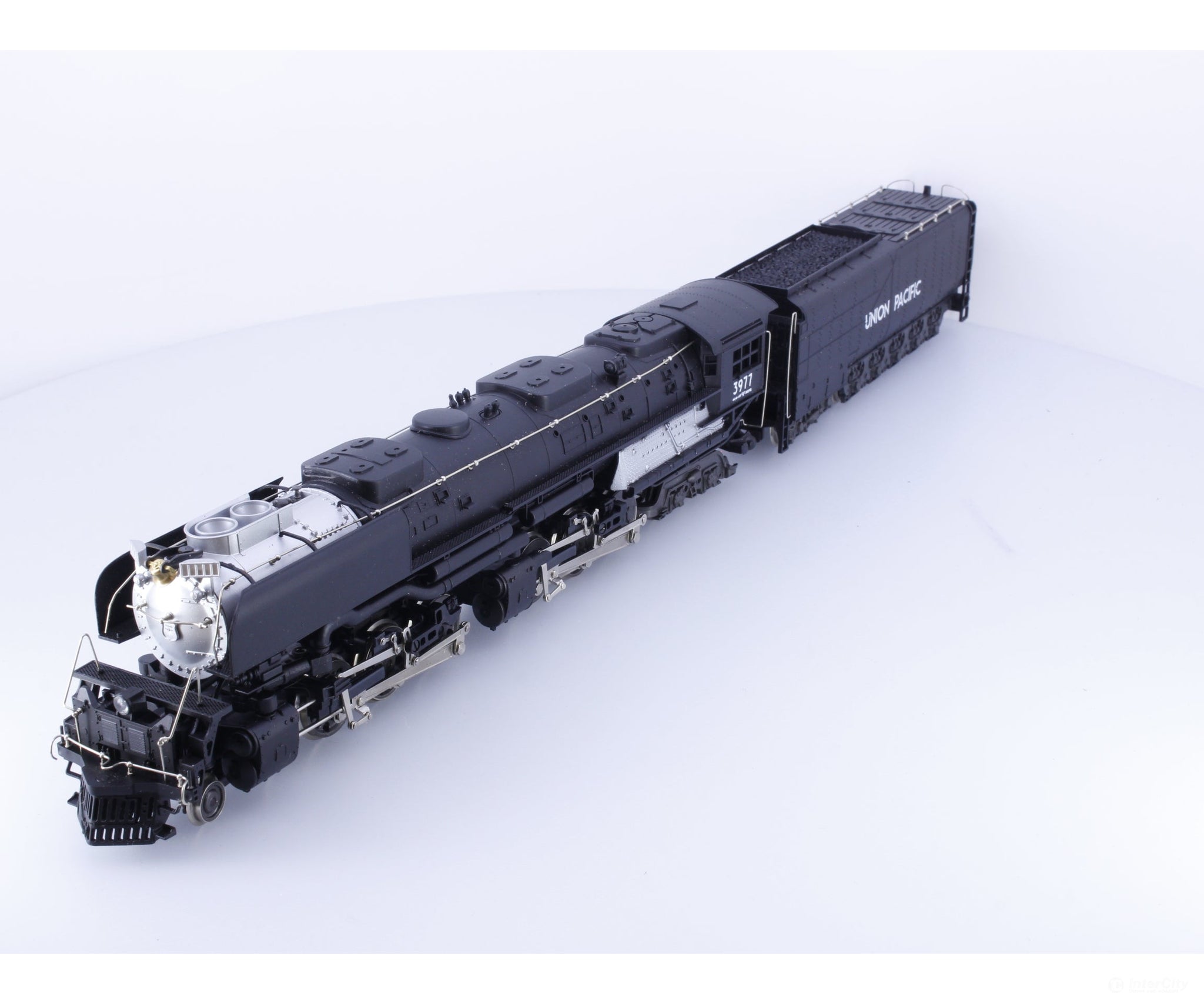 AHM Minitrains 5112-B HO 4-6-6-4 Challenger Steam Locomotive Union Pacific (UP) 3977 Analog DC - Locomotives
