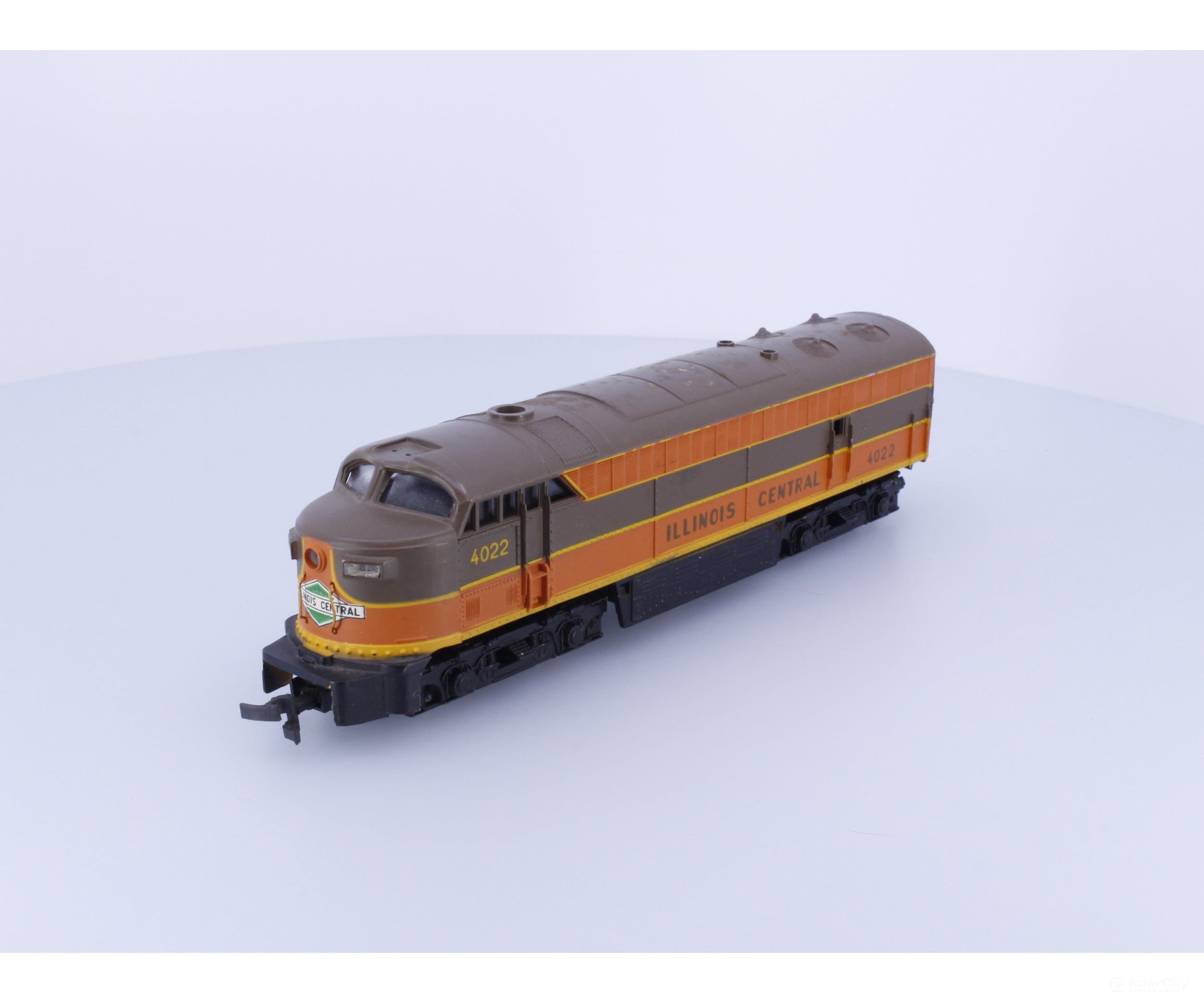 AHM Minitrains IC4022 HO Fairbanks Morse C-Liner A unit Illinois Central (IC) 4022 Analog DC Locomotives