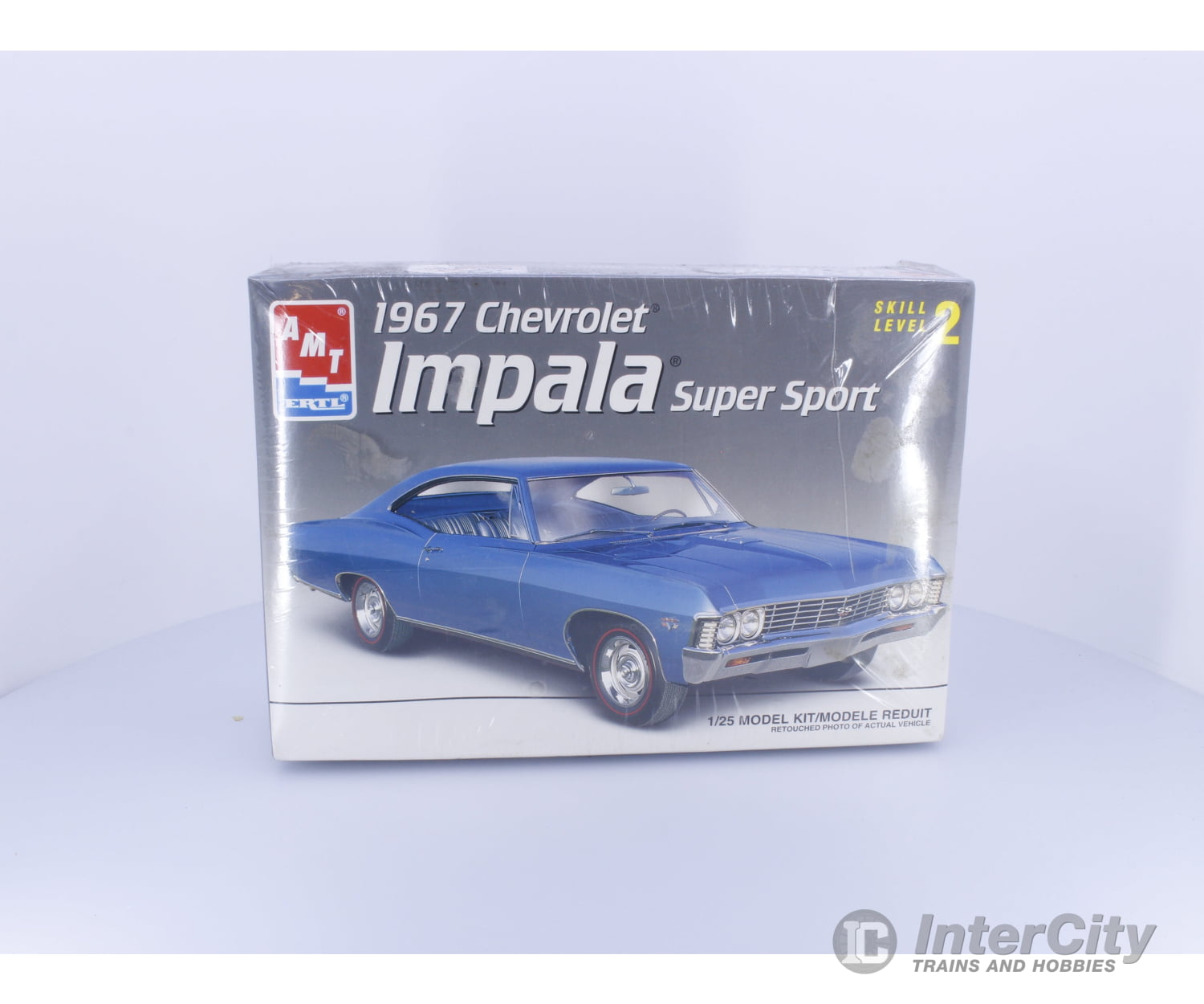 AMT 8207 G 1967 Chevrolet Impala Super Sport Plastic Model Kit 1/25 (#2) Plastic Car Model Kits