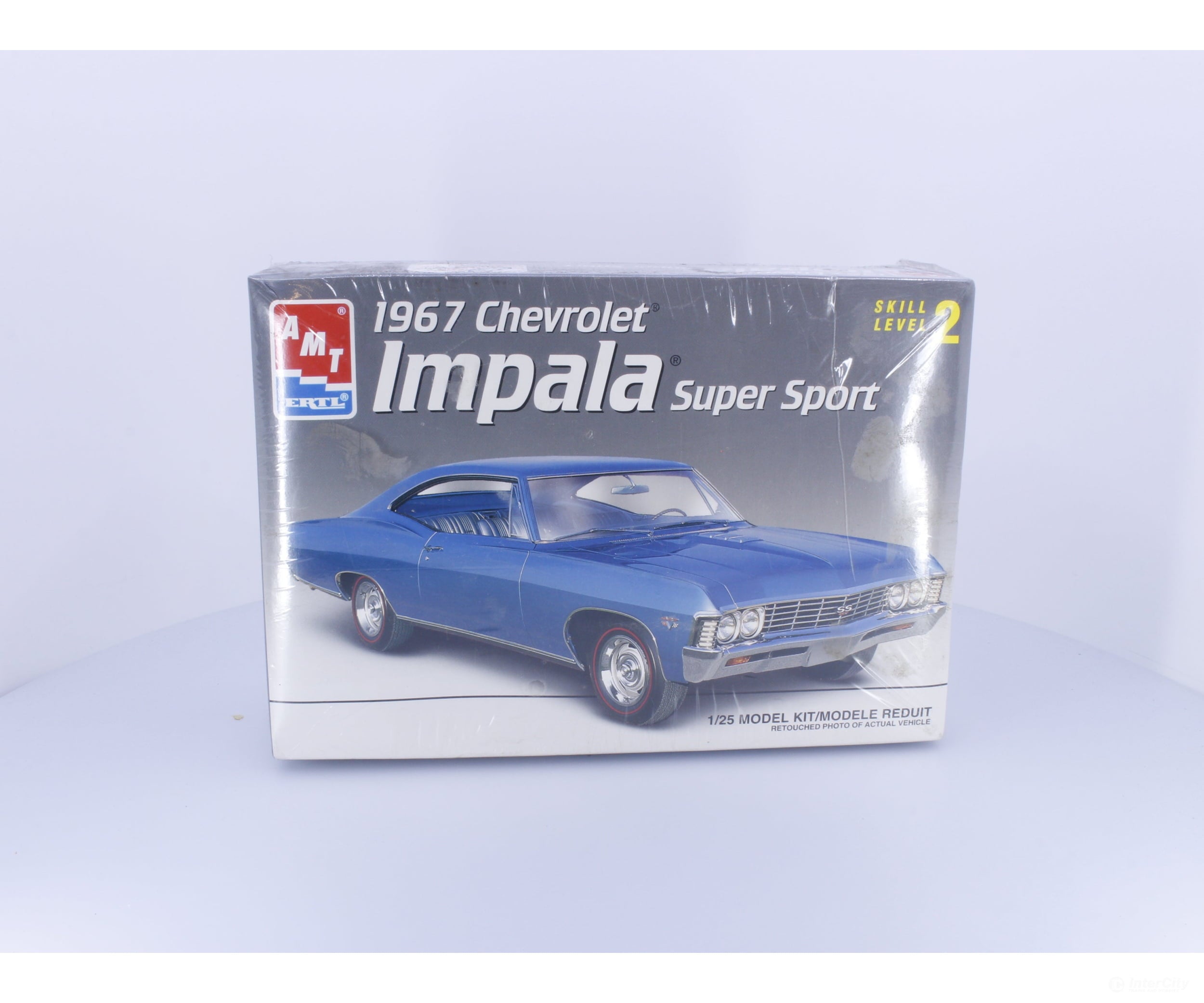 AMT 8207 G 1967 Chevrolet Impala Super Sport Plastic Model Kit 1/25 (#2) Plastic Car Model Kits