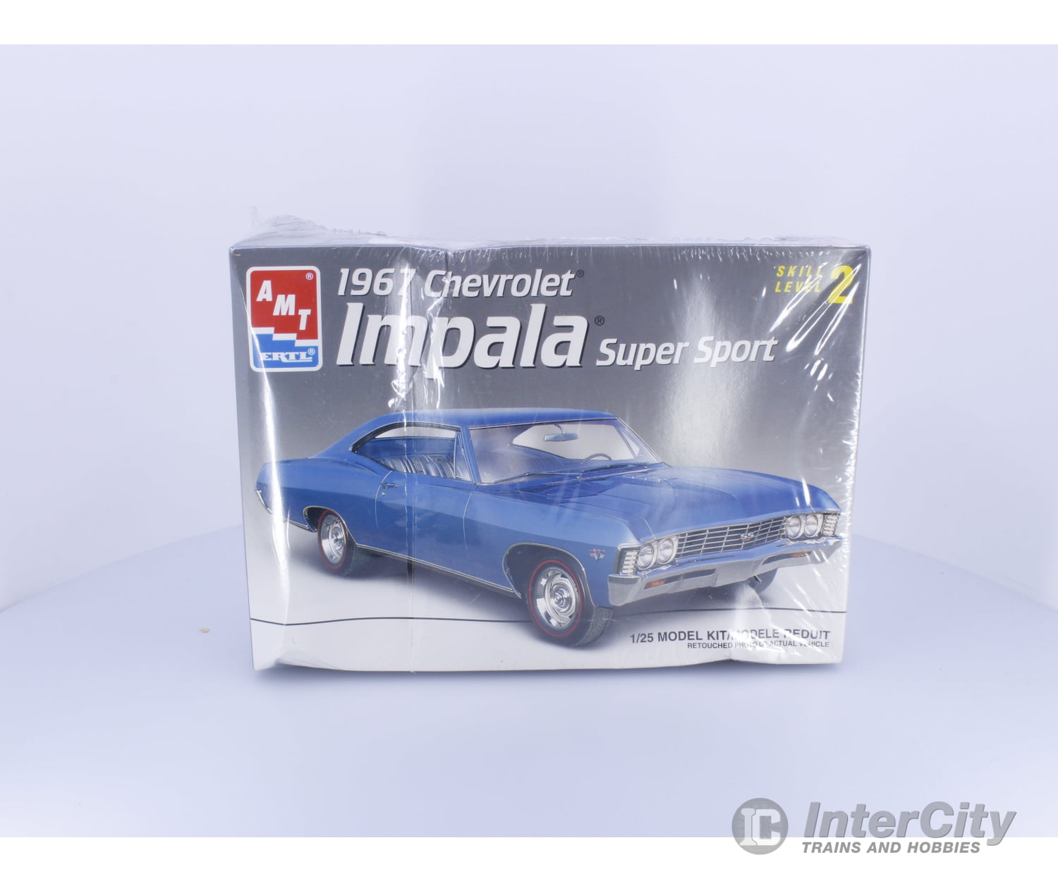 AMT 8207 G 1967 Chevrolet Impala Super Sport Plastic Model Kit 1/25 (#1) Plastic Car Model Kits
