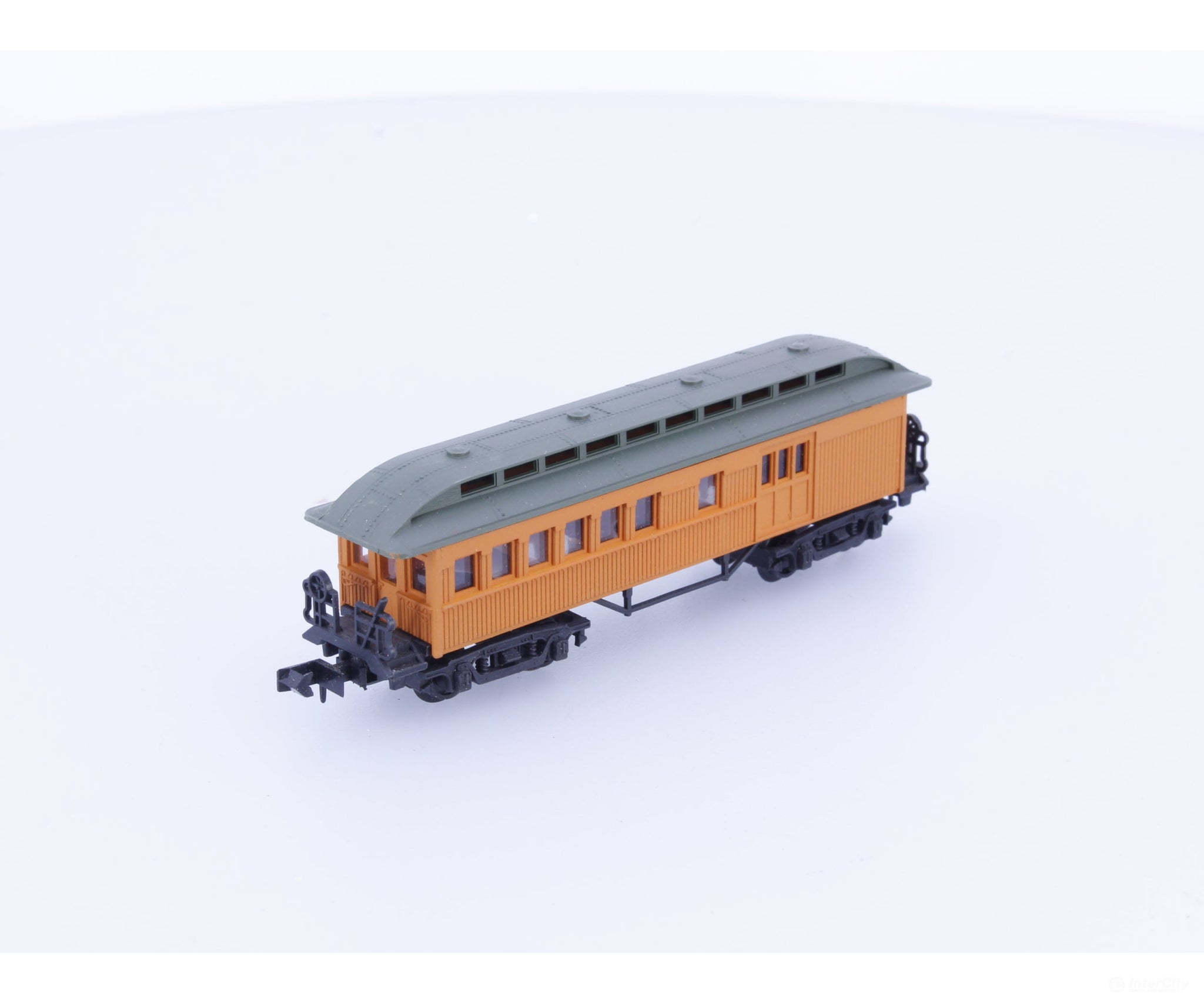 Arnold 0362 N Short Combination Passenger Coach Unlettered Passenger Cars