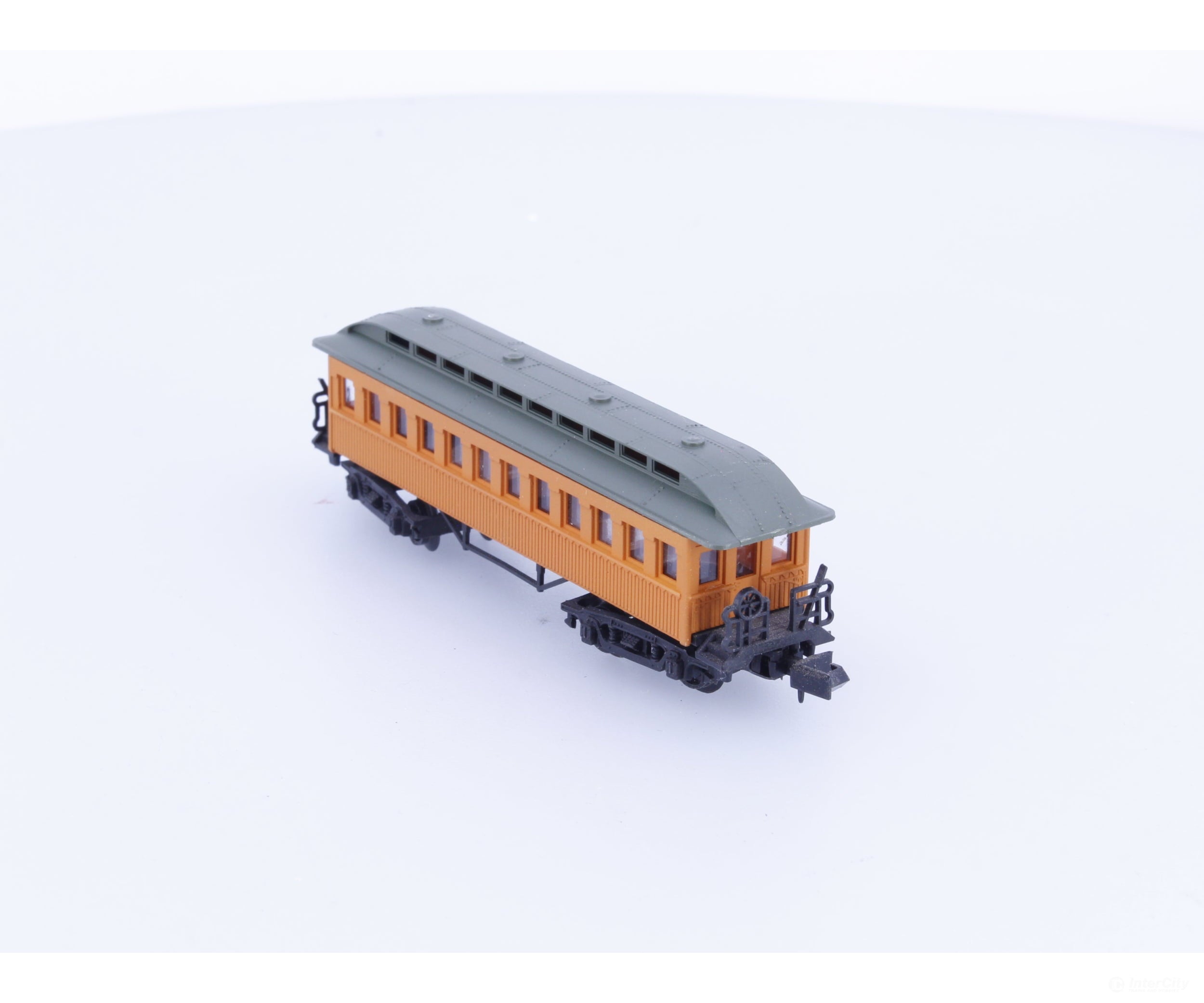 Arnold 0362 N Short Passenger Coach Unlettered Passenger Cars