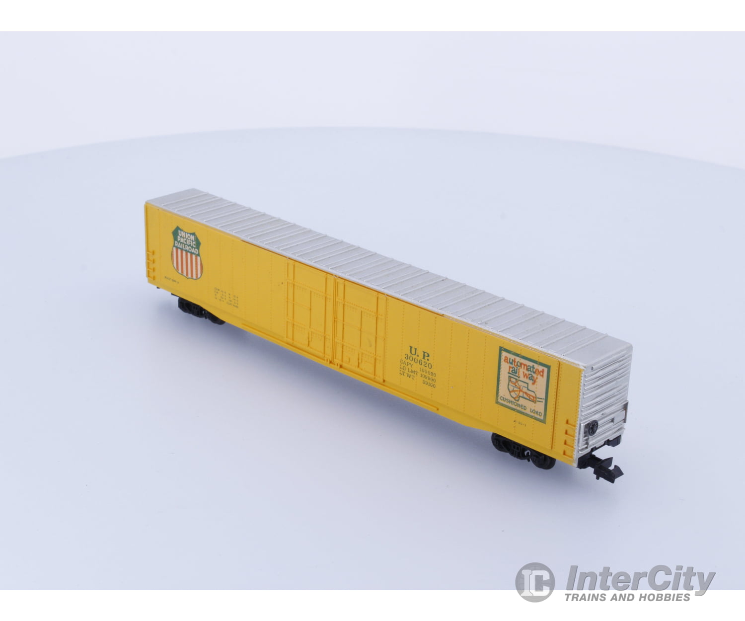 Arnold 0404 U N 82’ Box Car Union Pacific (Up) 300620 Freight Cars