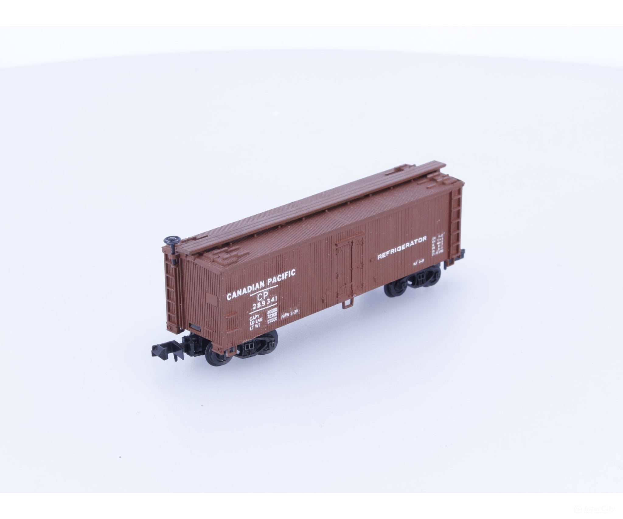 Arnold 0483A N 40’ Refrigerator Boxcar Canadian Pacific (CP) 289341 Freight Cars