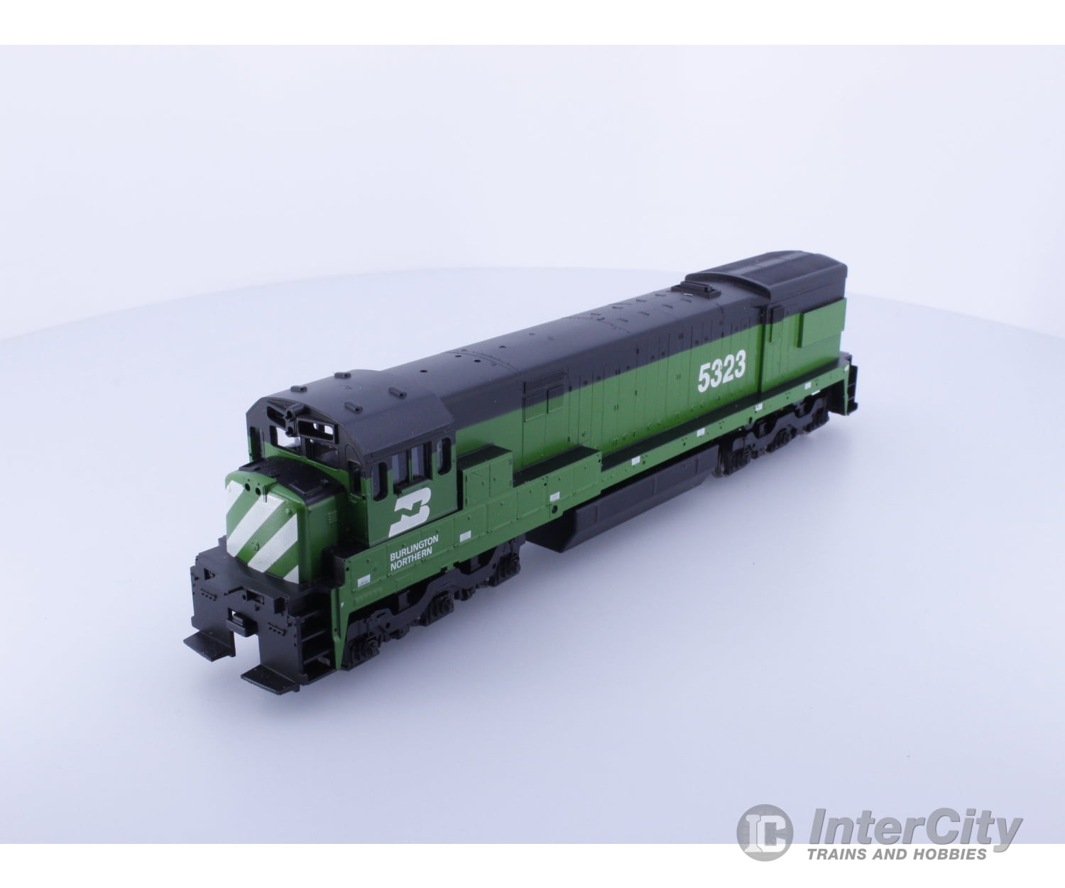 Athearn 03464 HO U30C Burlington Northern (BN) 5323 Analog DC Locomotives