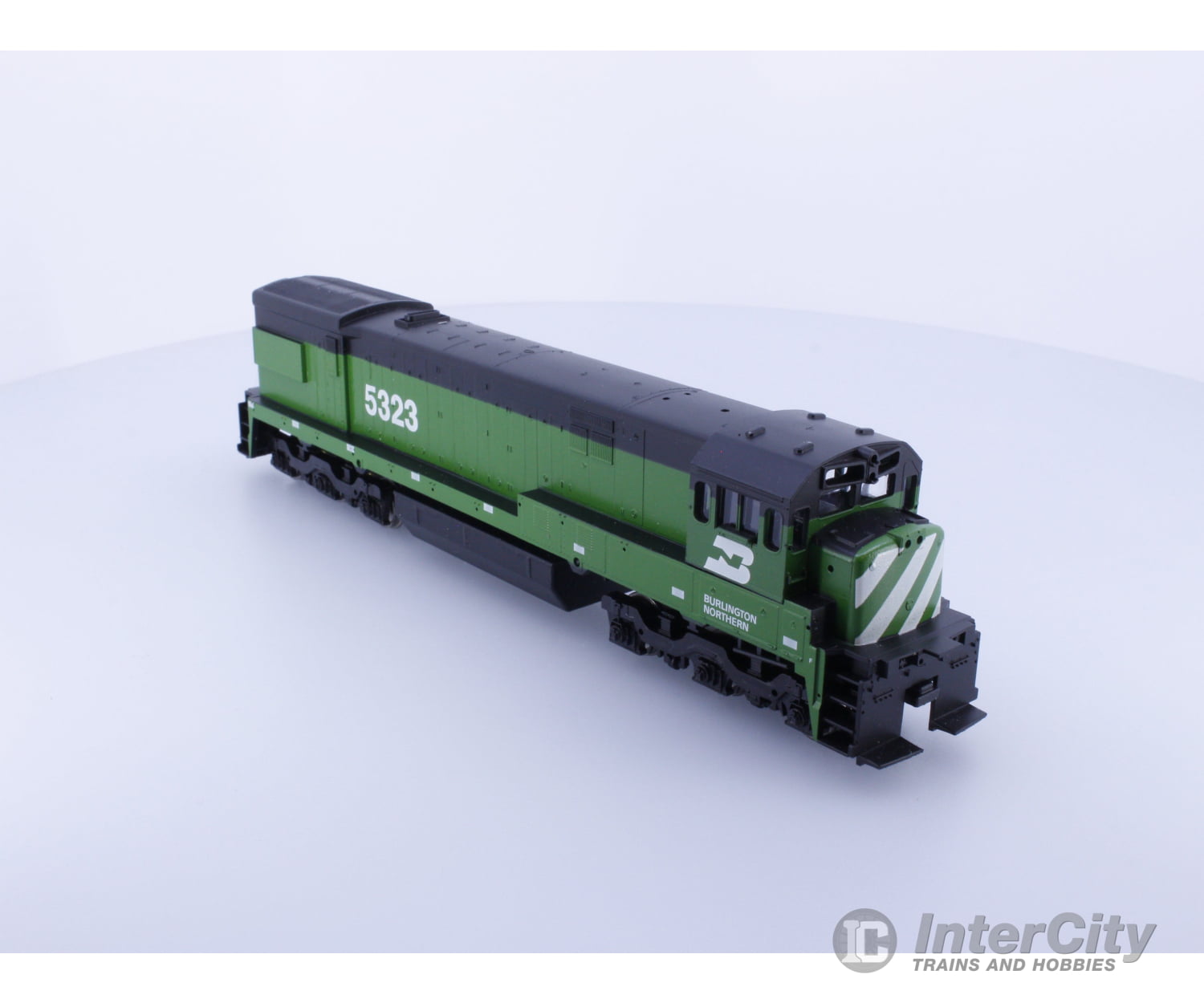 Athearn 03464 HO U30C Burlington Northern (BN) 5323 Analog DC Locomotives