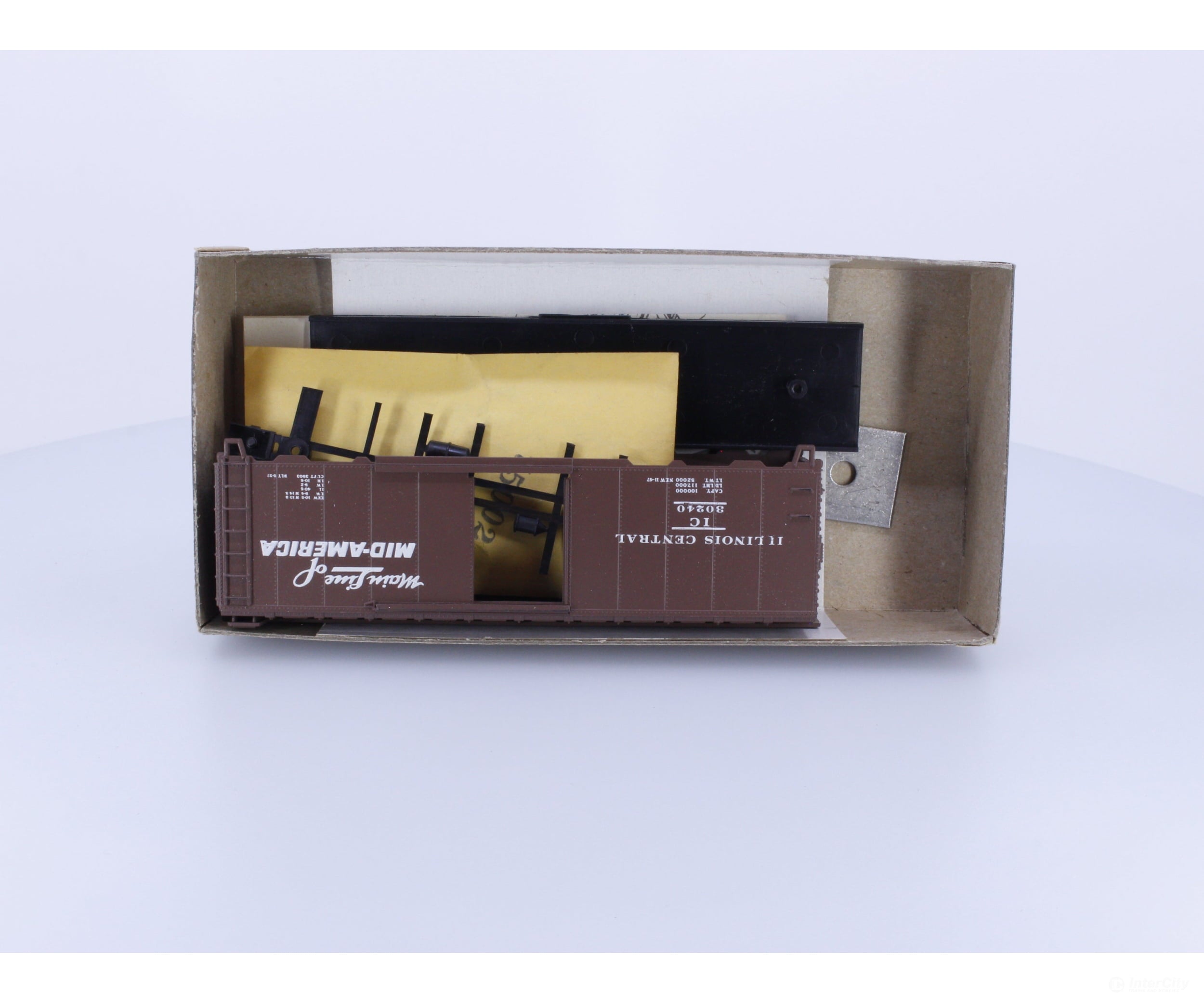 Athearn 1121-1 HO 40’ Box Car Kit Illinois Central (IC) 30240 Freight Cars
