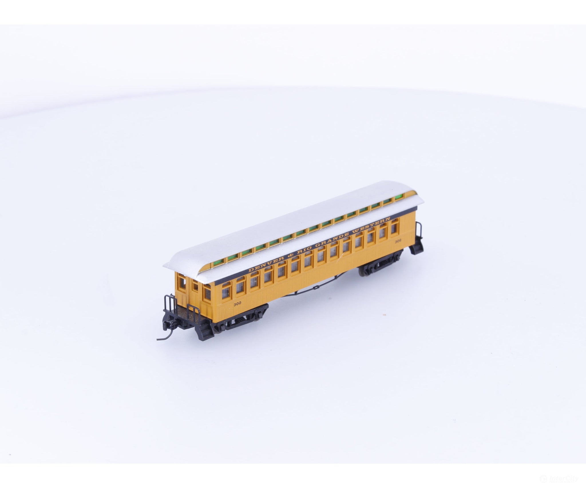 Athearn 11929 N 50’ Overland Passenger Coach Denver and Rio Grande Western (DRGW) 300 - Freight Cars