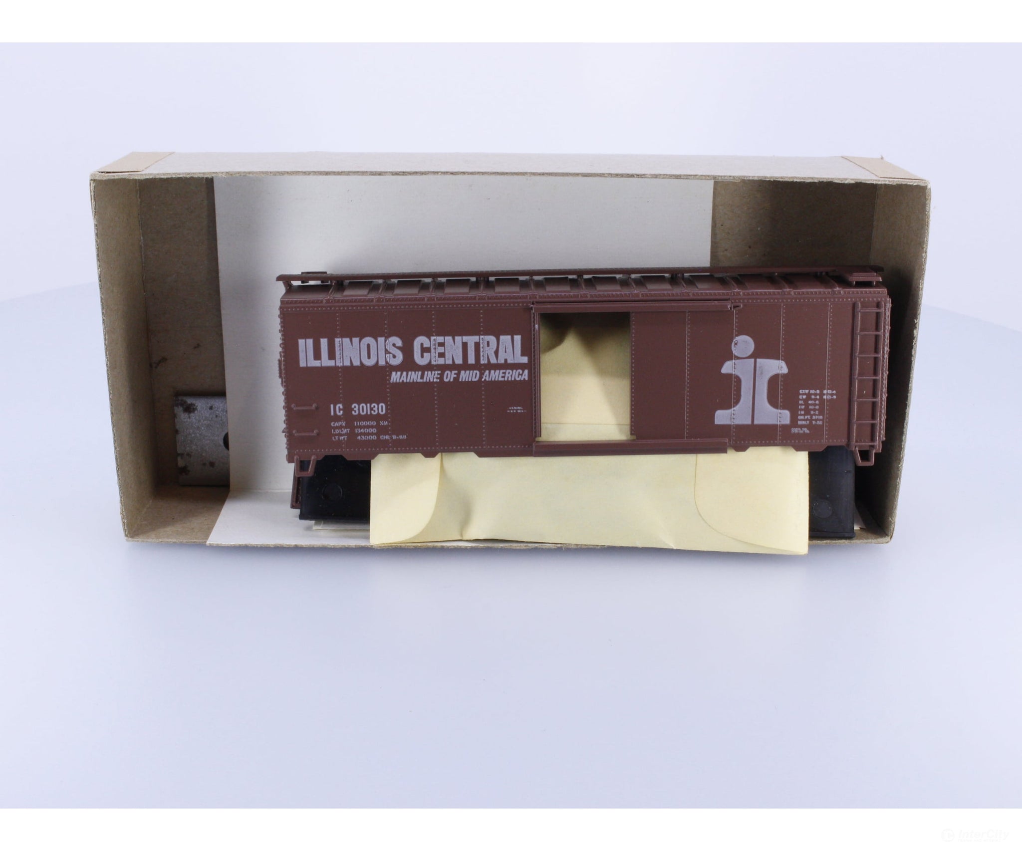 Athearn 1207 HO 40’ Box Car Kit Illinois Central (IC) 30130 Freight Cars