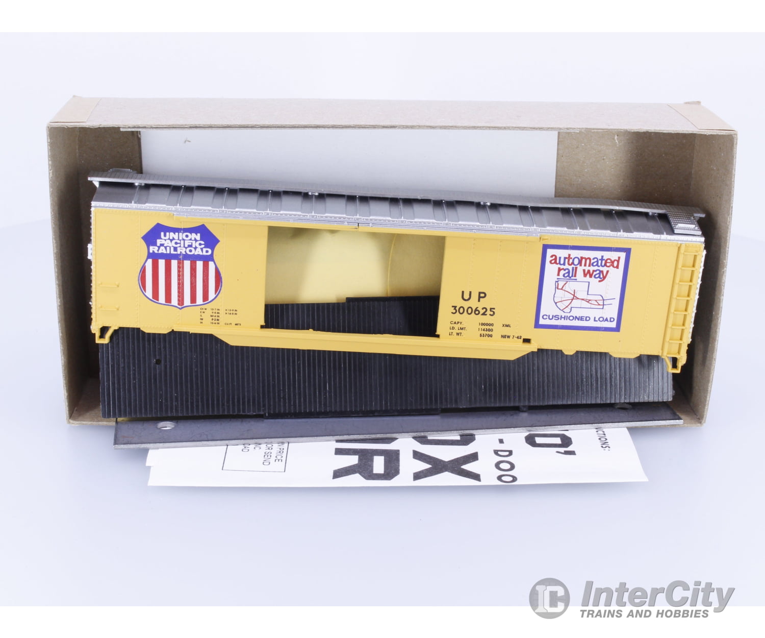 Athearn 1319 HO 50’ Double Boor Boxcar Kit Union Pacific (UP) 300625 Freight Cars