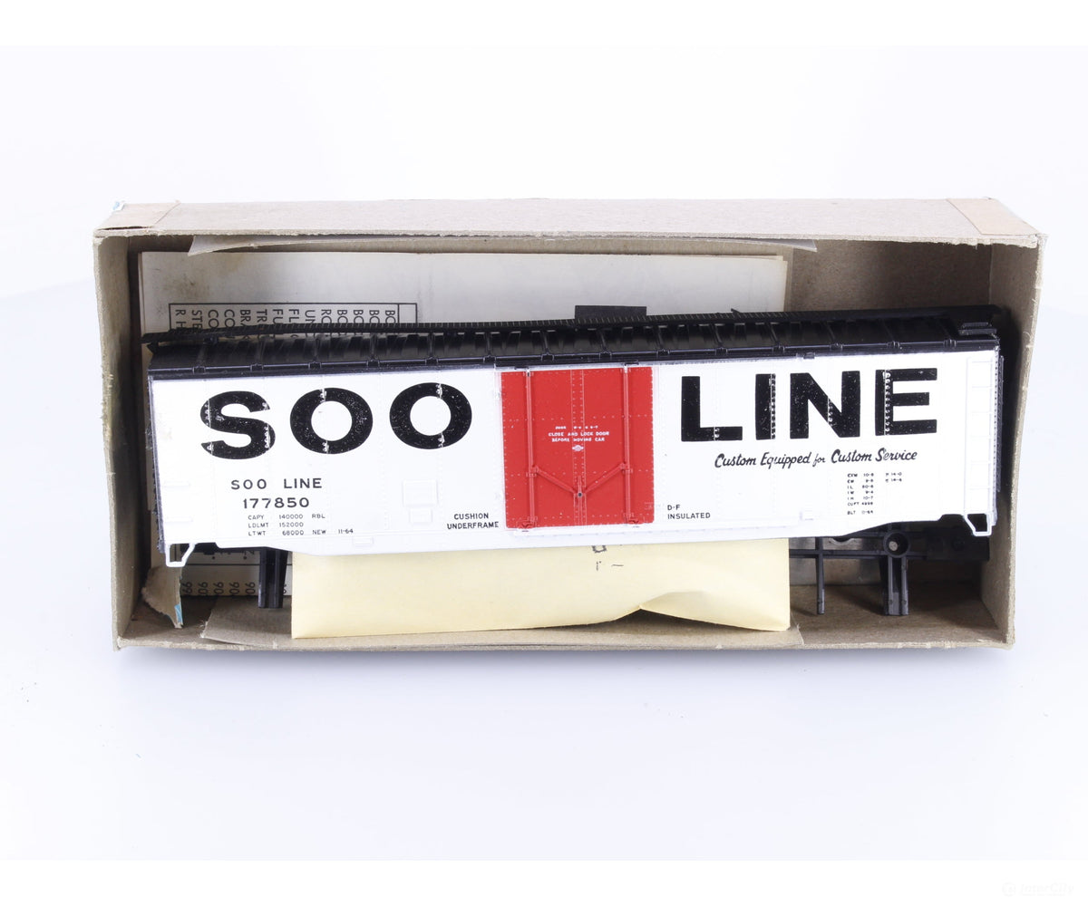 Athearn 1335 HO 50’ Plug Door Boxcar Kit Soo Line (SOO) 177850 - Freight Cars