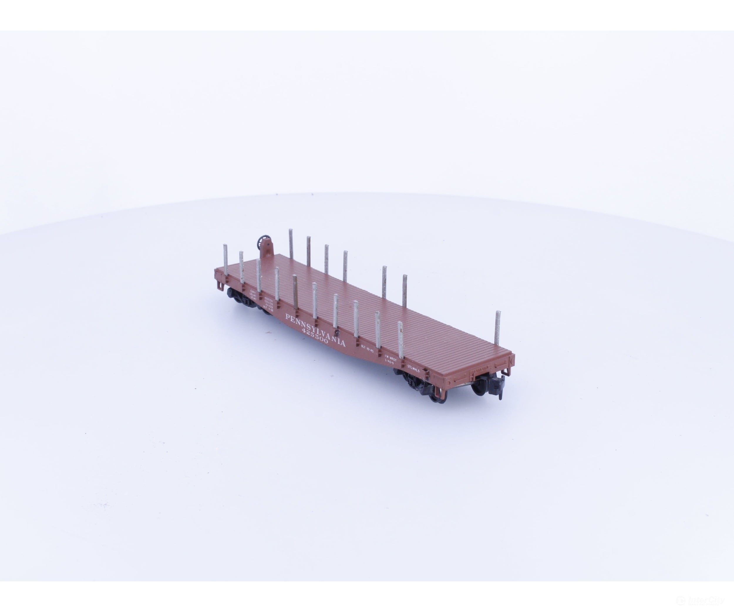 Athearn 1348 HO 40’ Flat Car with Stakes Pennsylvania (PRR) 425500 - Freight Cars