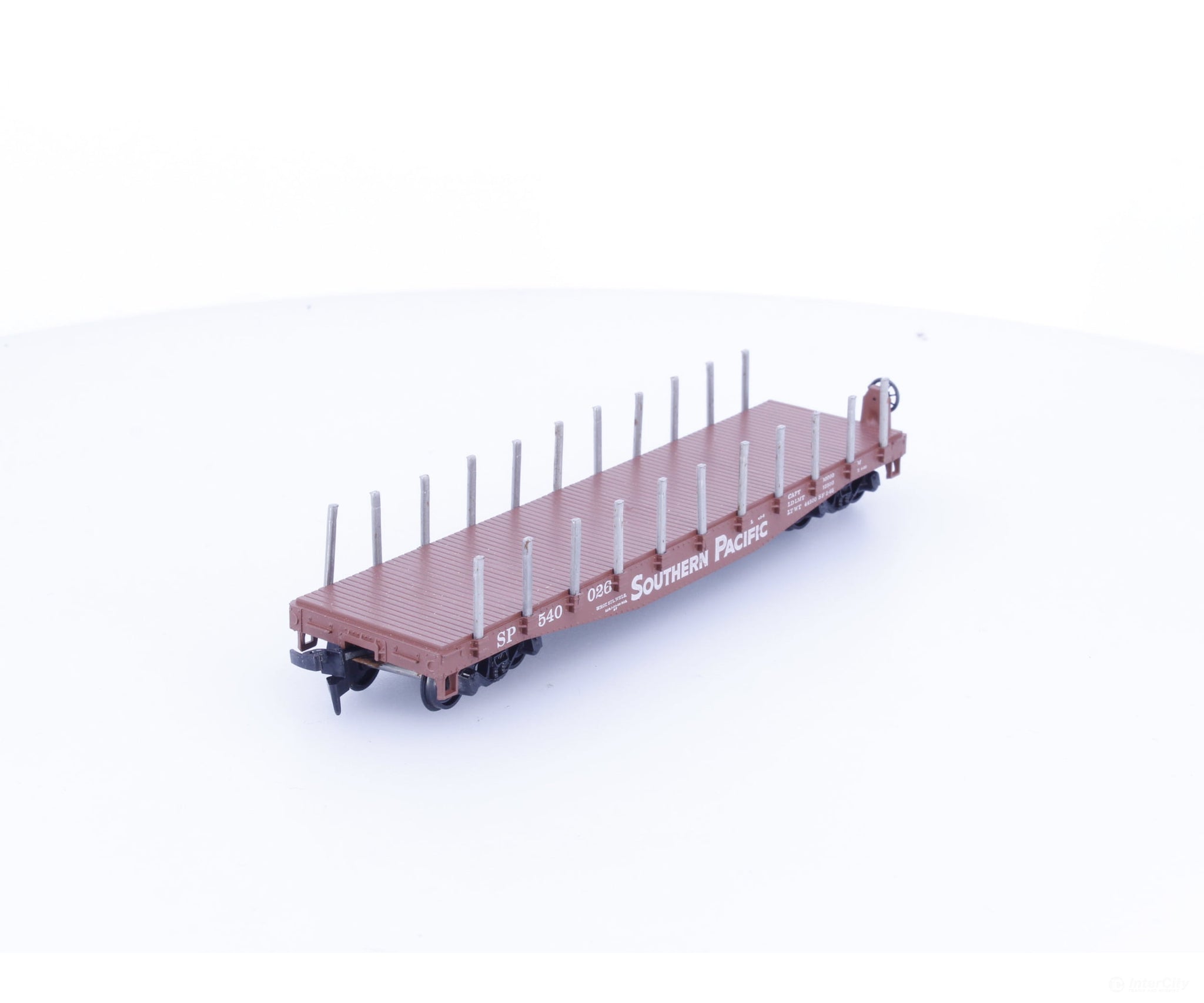 Athearn 1350 HO 40’ Flat Car with Stakes Southern Pacific (SP) 540026 - Freight Cars