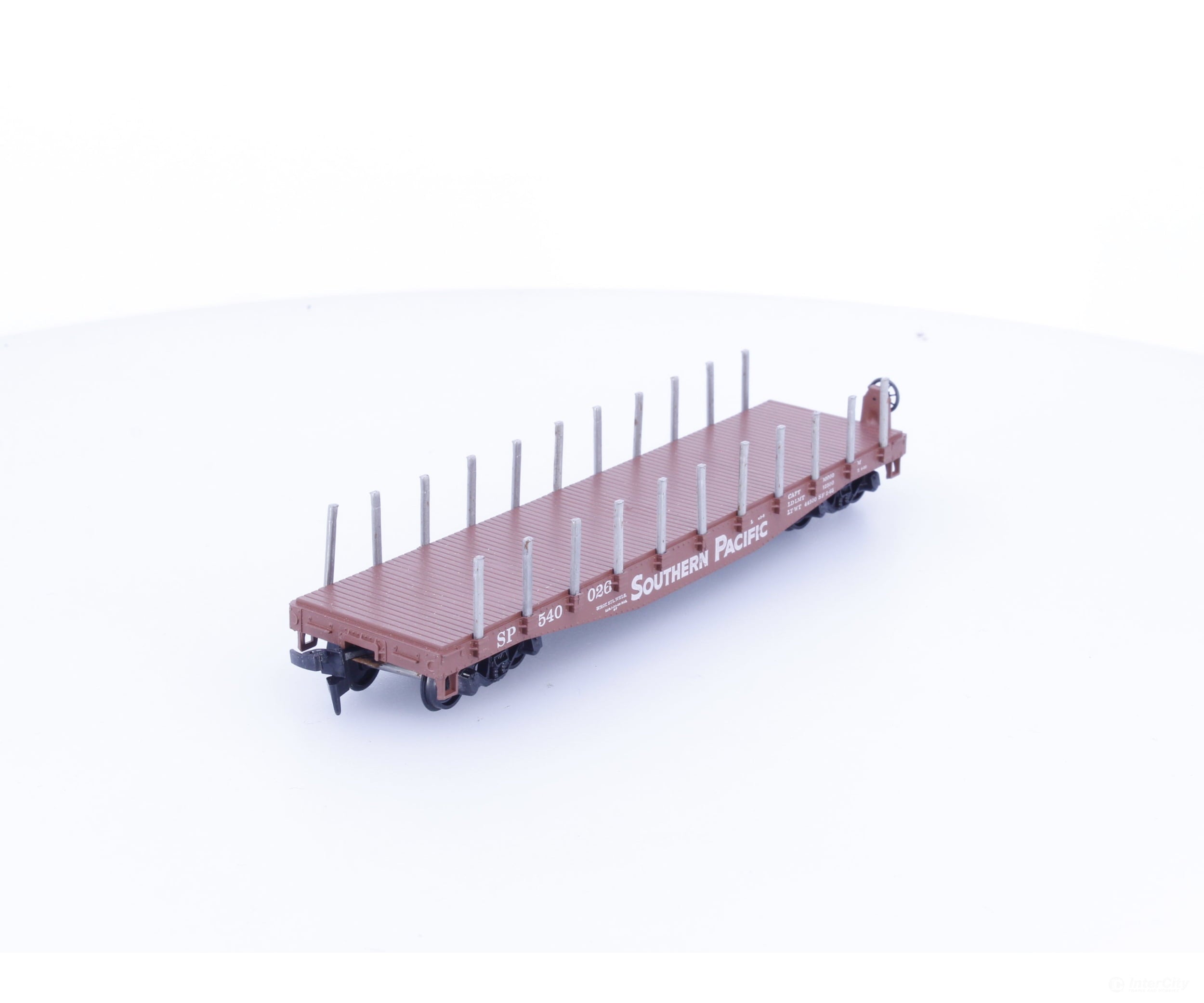 Athearn 1350 HO 40’ Flat Car with Stakes Southern Pacific (SP) 540026 - Freight Cars