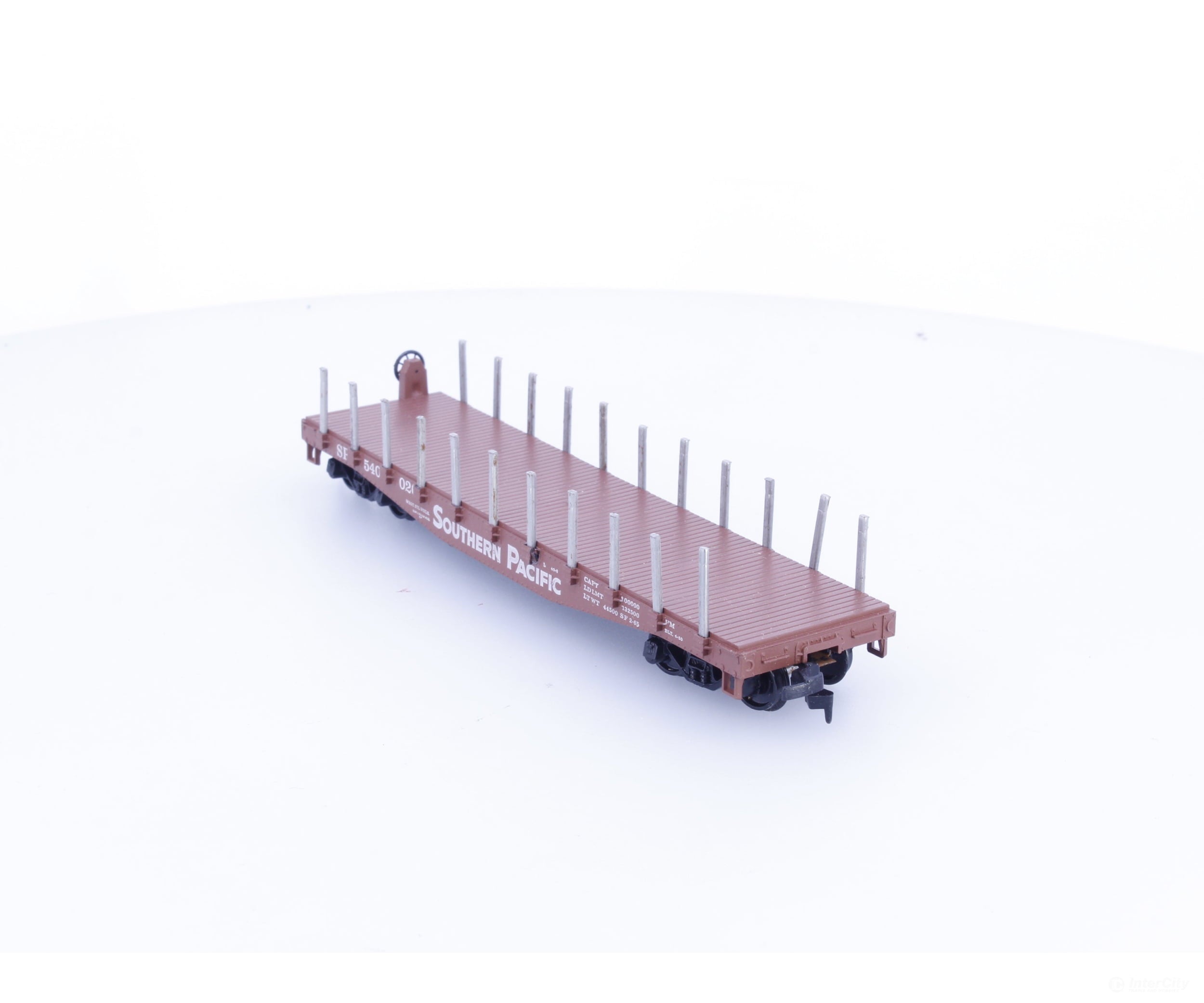 Athearn 1350 HO 40’ Flat Car with Stakes Southern Pacific (SP) 540026 - Freight Cars