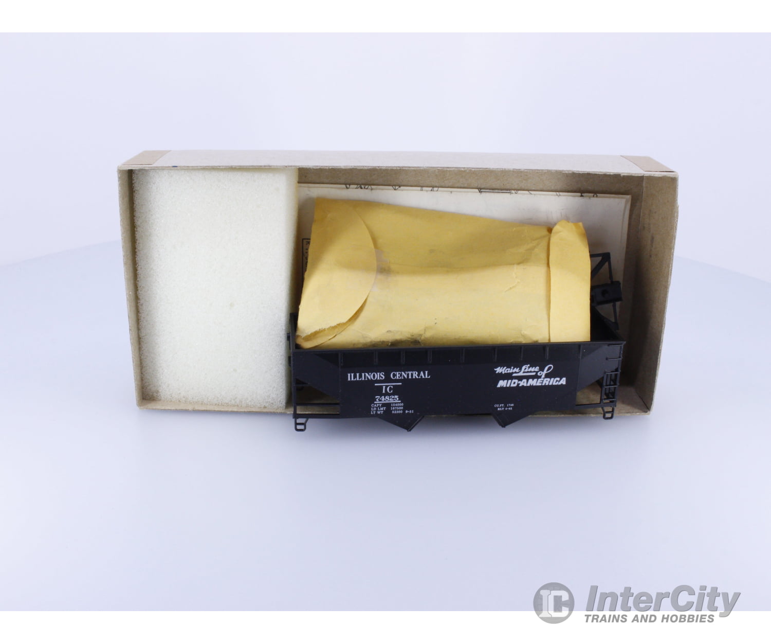 Athearn 1379 HO 34’ 2 Bay Flat-End Hopper Kit Illinois Central (IC) 74825 Freight Cars