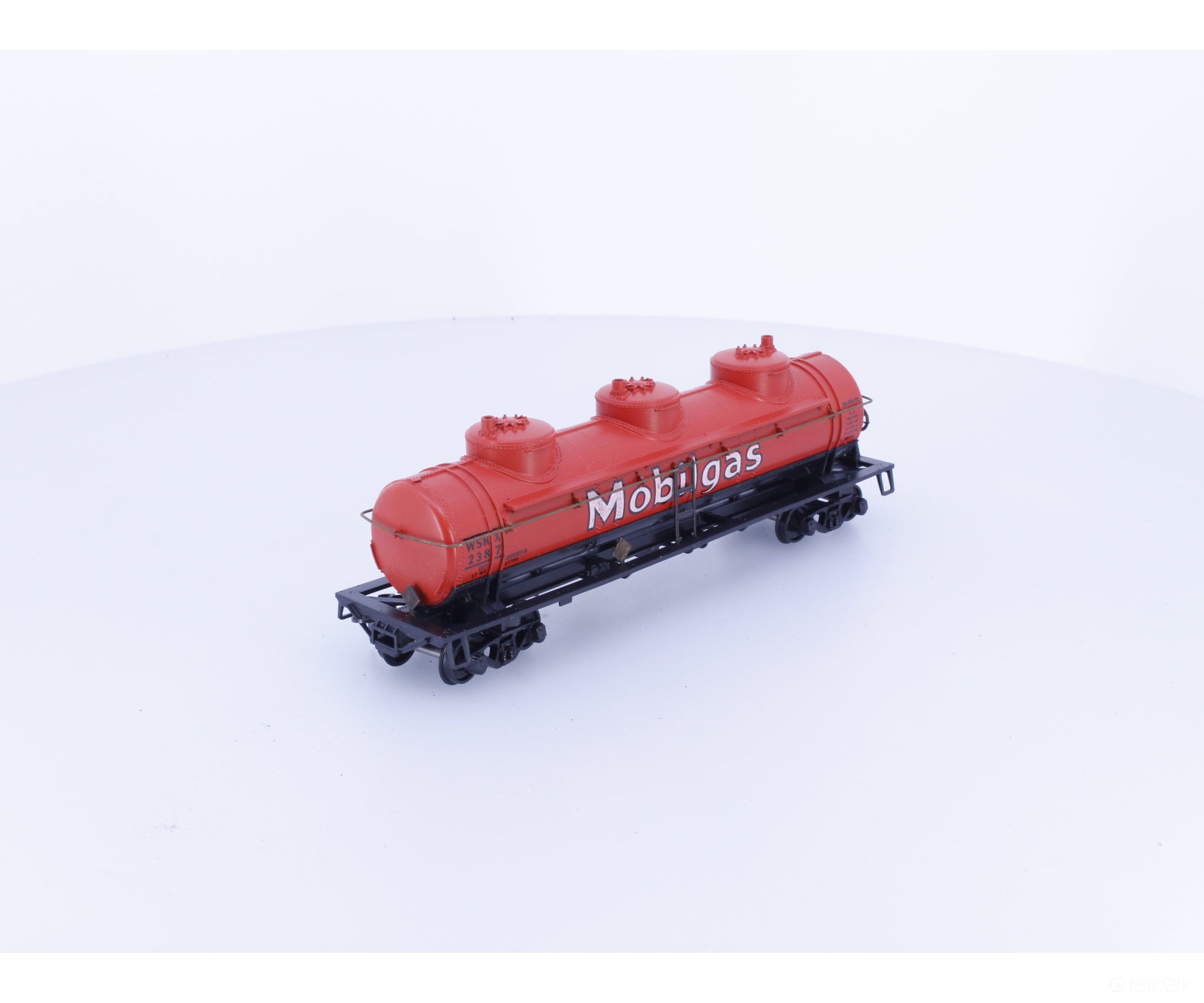 Athearn 1503 HO 3 Dome Tank Car Mobilgas (WSRX) 2387 - Freight Cars