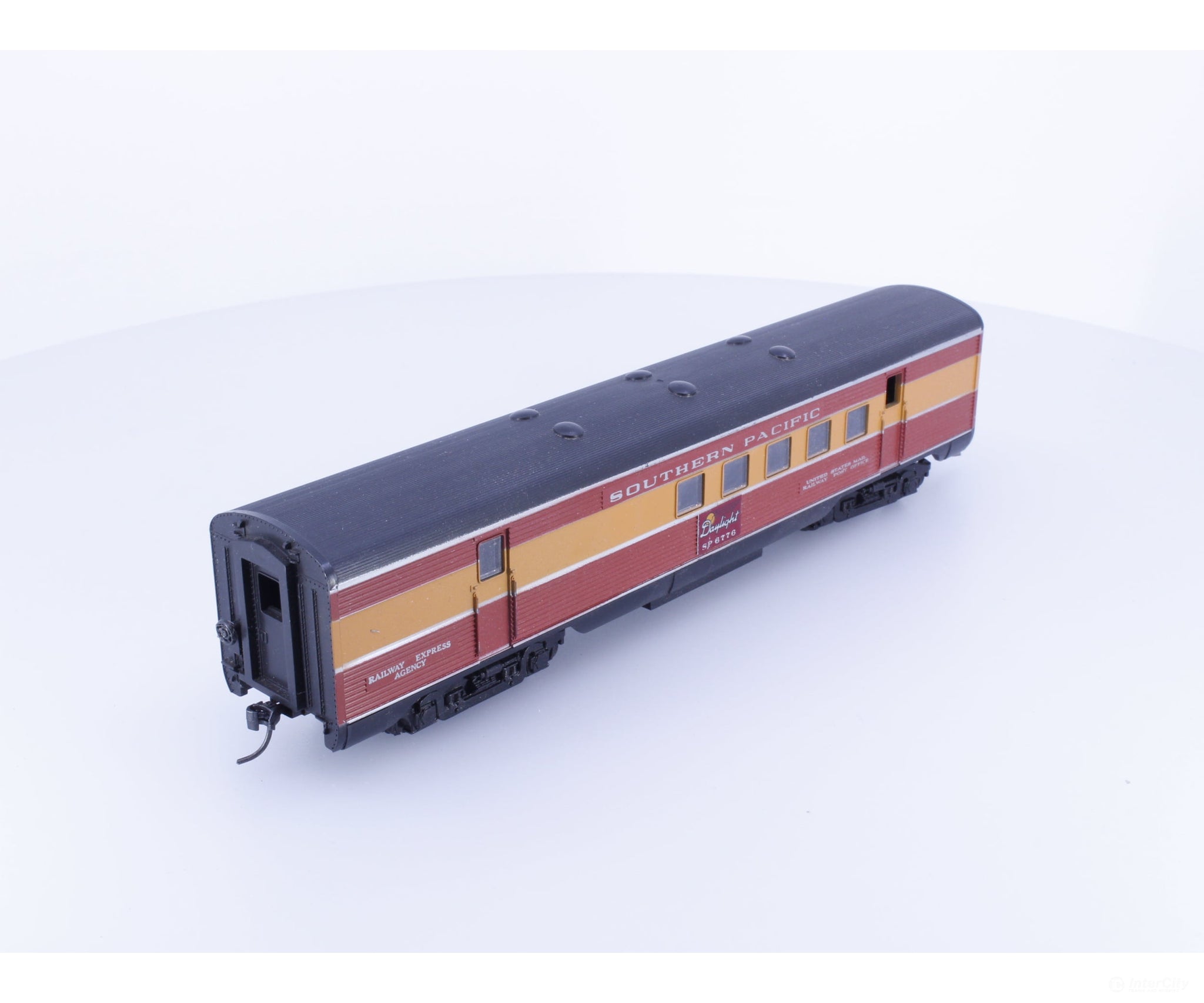 Athearn 1808 HO 60’ Daylight RPO Car Southern Pacific (SP) 6776 Passenger Cars