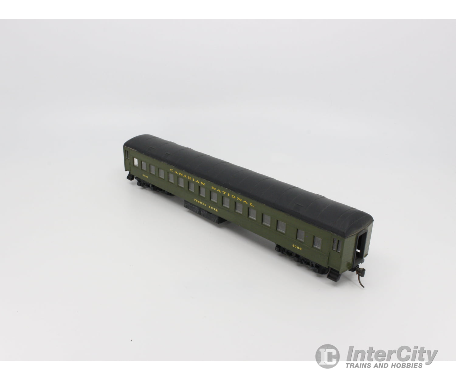 Athearn 1850 Ho Std. R. Roof Coach Passenger (Painted As Canadian National) National (Cn) 2086