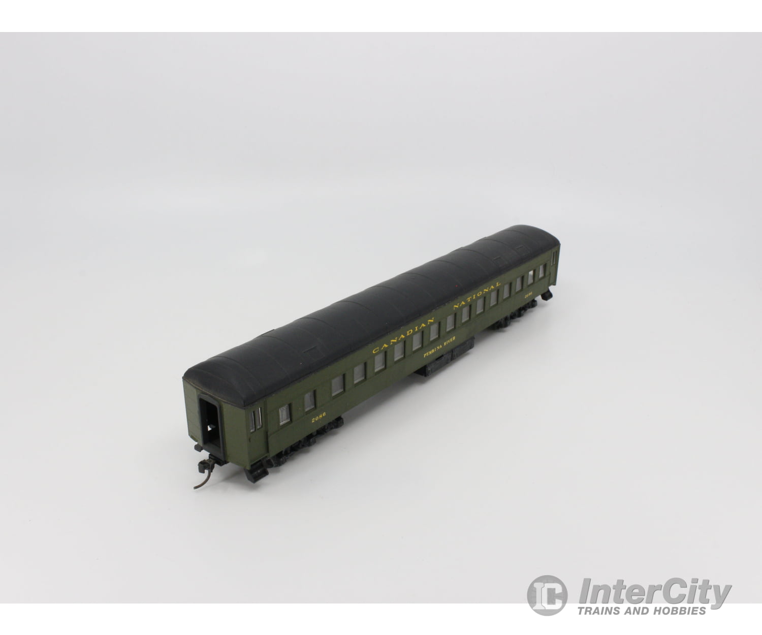 Athearn 1850 Ho Std. R. Roof Coach Passenger (Painted As Canadian National) National (Cn) 2086