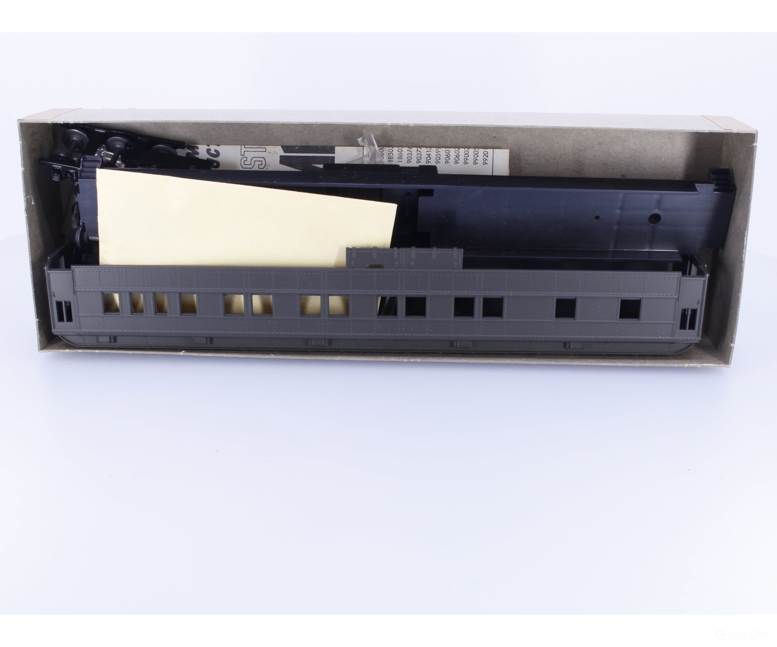 Athearn 1860 HO Standard Pullman Passenger Coach Kit #2 Undecorated - Passenger Cars