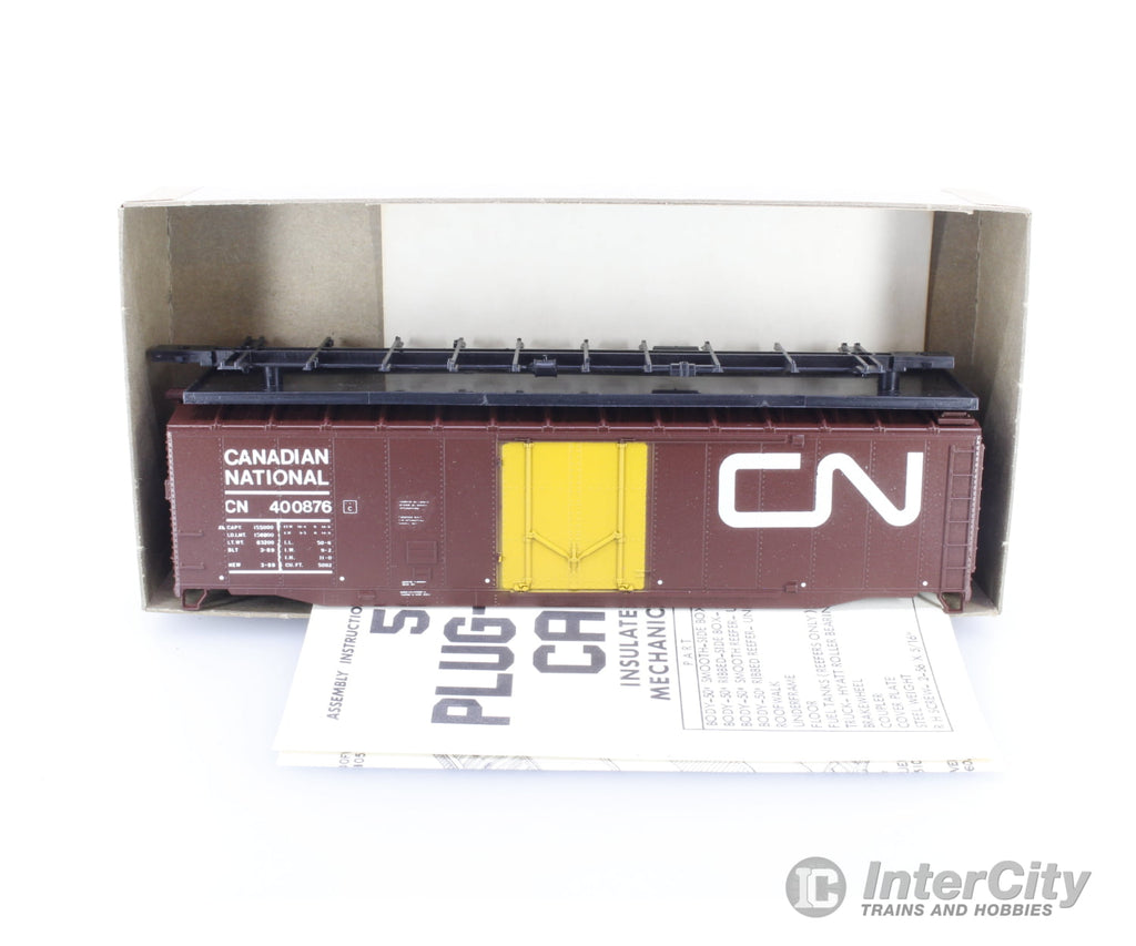 Athearn 231 HO CN Rail 50ft Steel boxcar Plug Door with yellow Canadian National (CN) 400876 Freight Cars