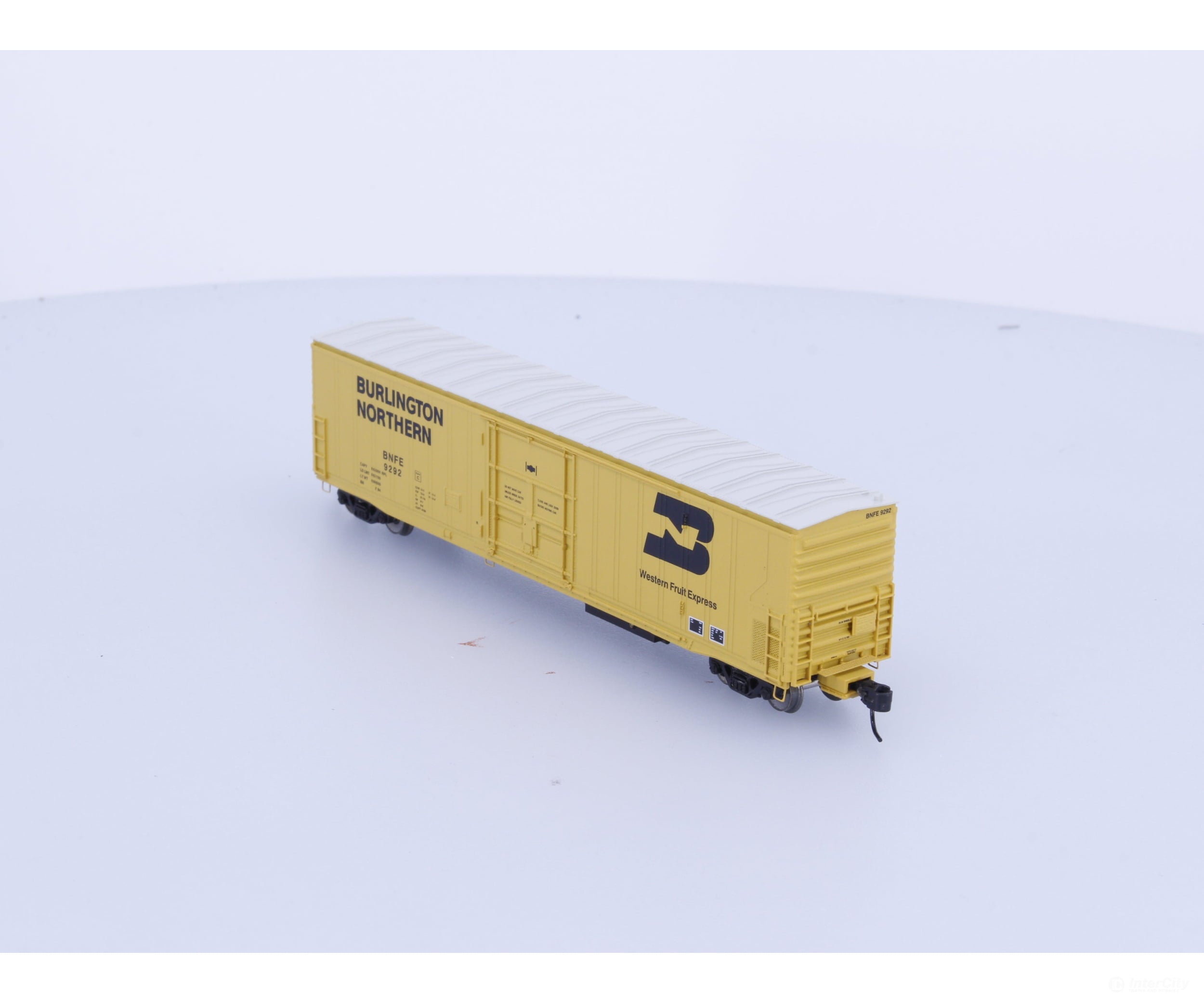 Athearn 24703 N 57’ Mechanical Reefer with Sound Burlington Northern (BN) 9292 Freight Cars