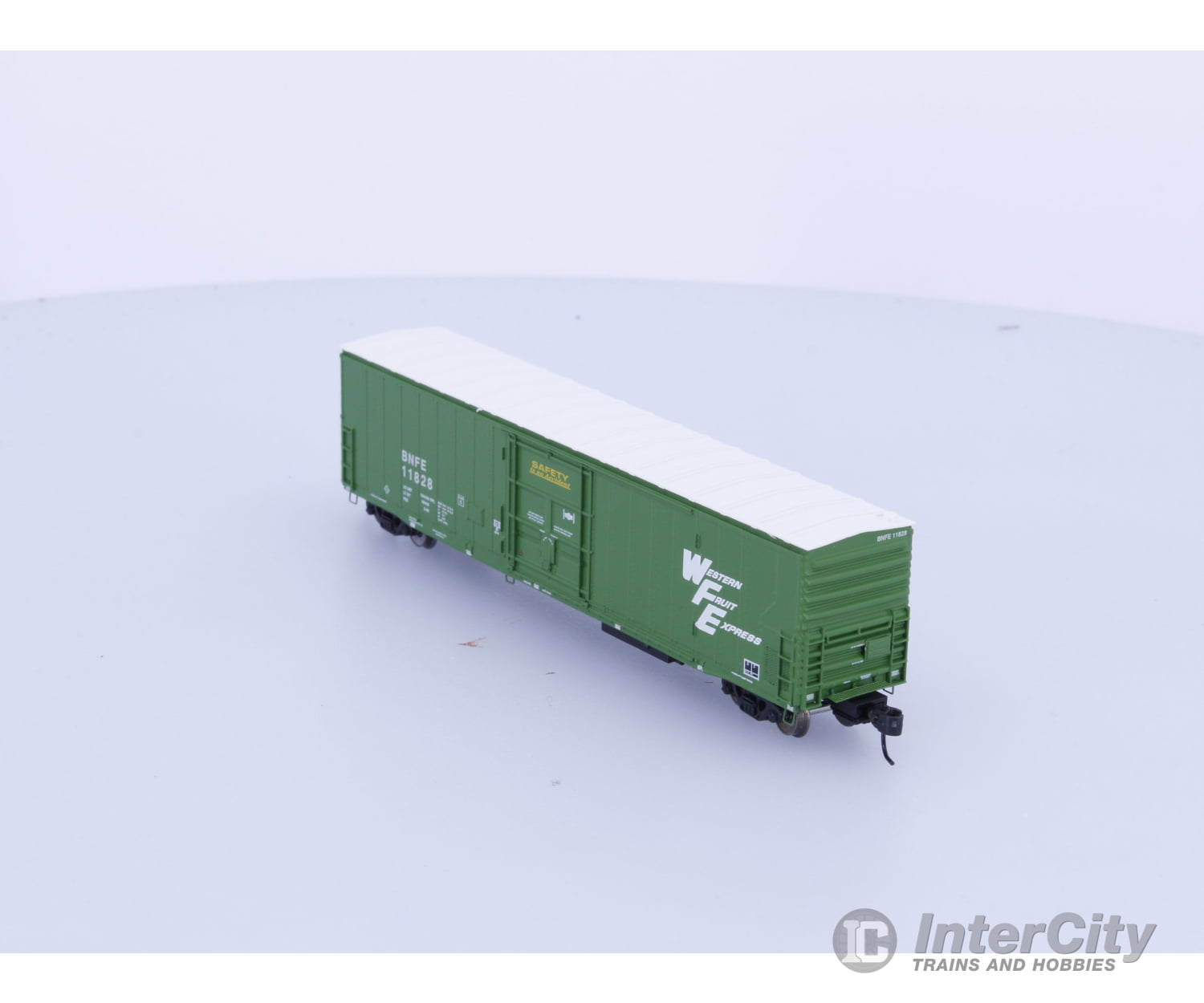 Athearn 24707 N 57’ Mechanical Reefer with Sound Burlington Northern Fruit Express (BNFE) 11828 Freight Cars